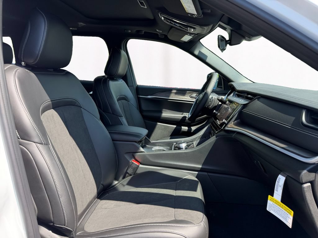 New 2026 Jeep Grand Cherokee Altitude AWD/4WD image 15