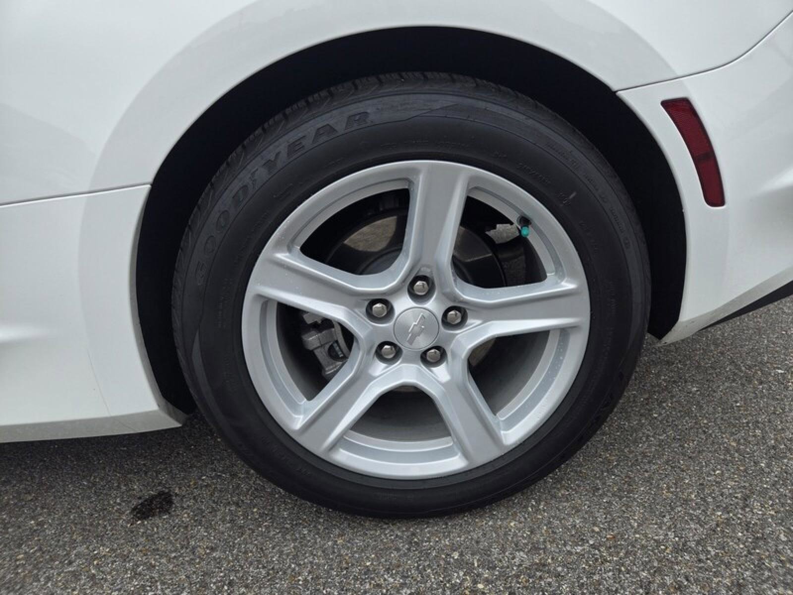 Used 2024 Chevrolet Camaro LT w/ Technology Package image 7