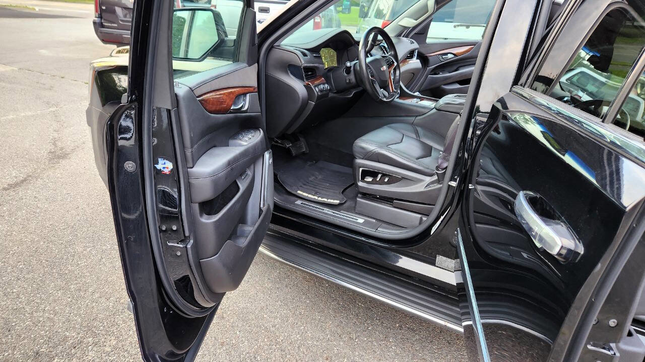 Used 2015 Cadillac Escalade ESV Luxury image 25
