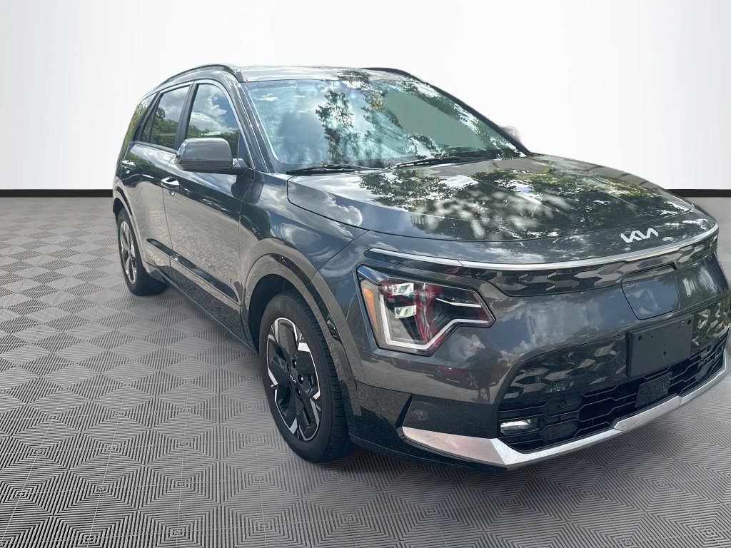 Used 2023 Kia Niro Wave w/ Wave Preserve Package FWD image 4