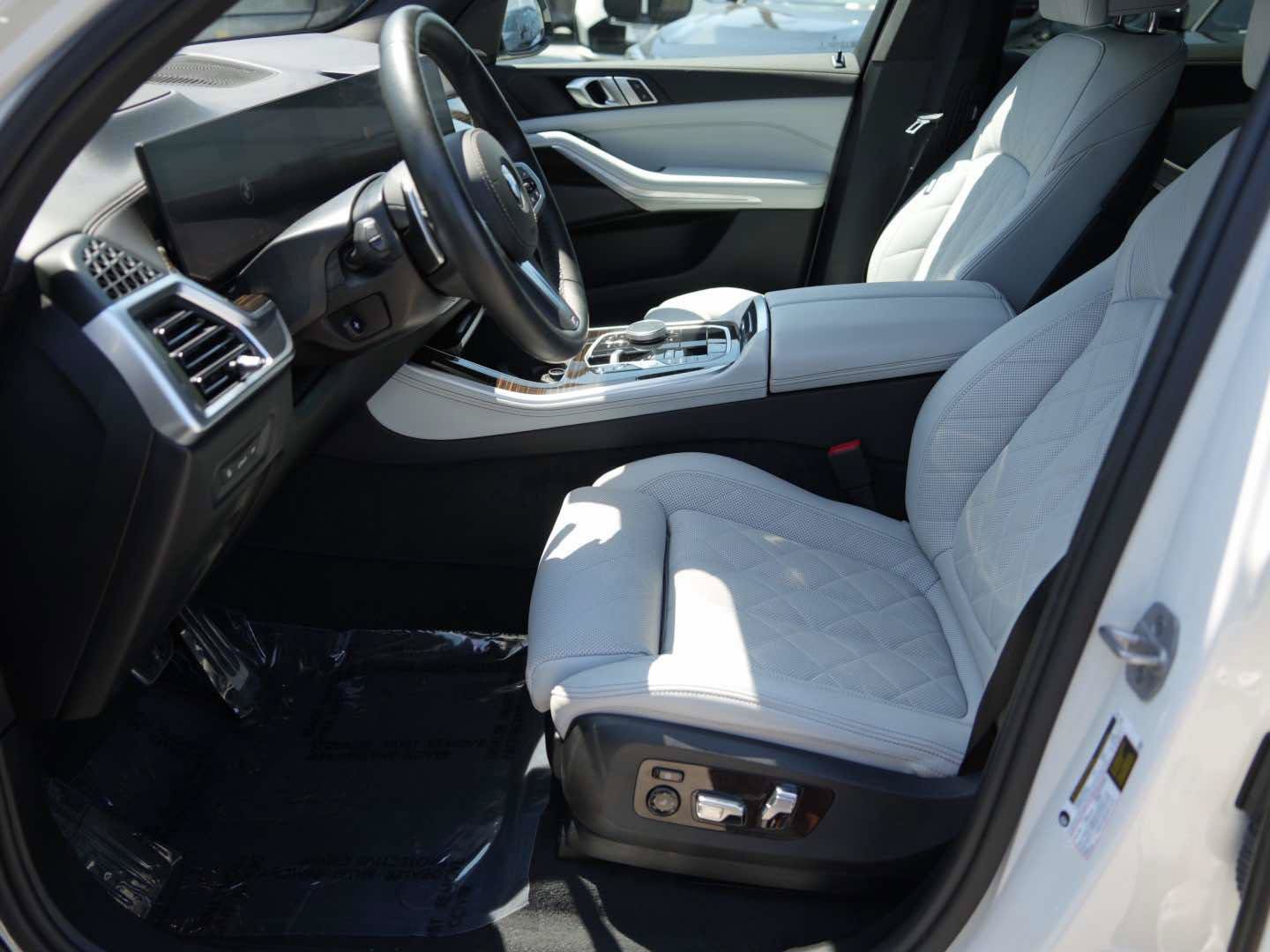Used 2025 BMW X5 sDrive40i w/ M Sport Package RWD image 9