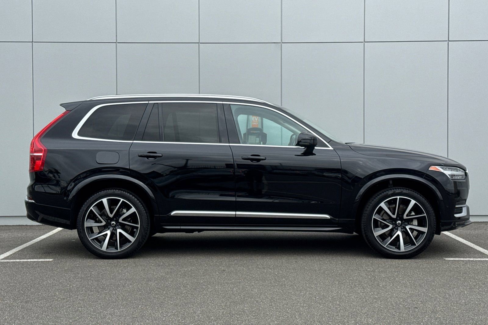 Used 2023 Volvo XC90 B5 Plus w/ Protection Package Premier AWD/4WD image 6