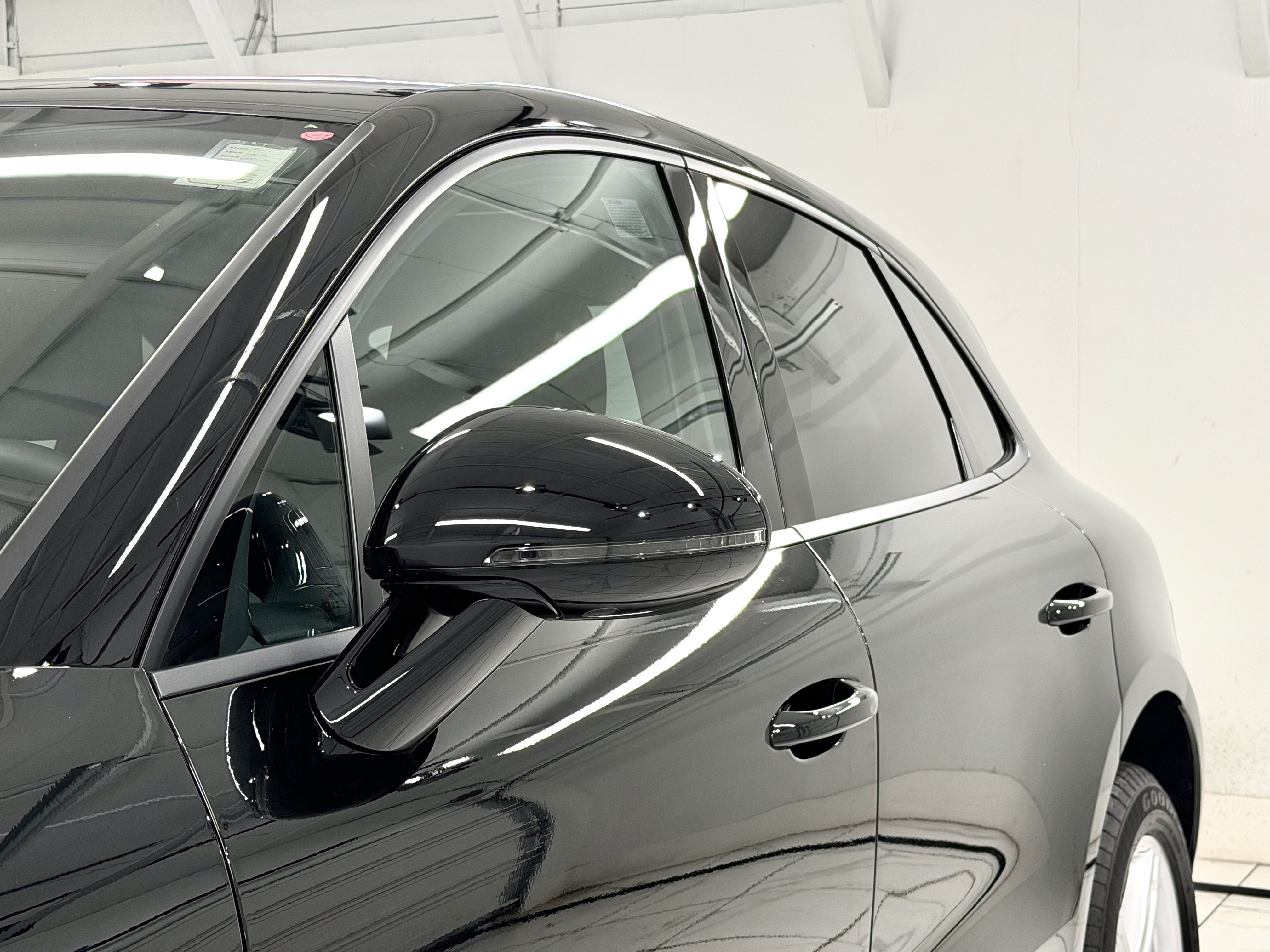 Certified 2026 Porsche Macan AWD/4WD image 19