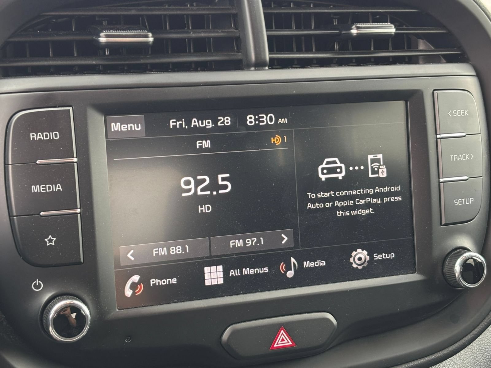 Used 2025 Kia Soul LX w/ LX Technology Package FWD image 19