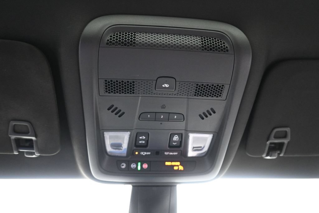 Used 2022 Cadillac XT6 Sport w/ Technology Package AWD/4WD image 36