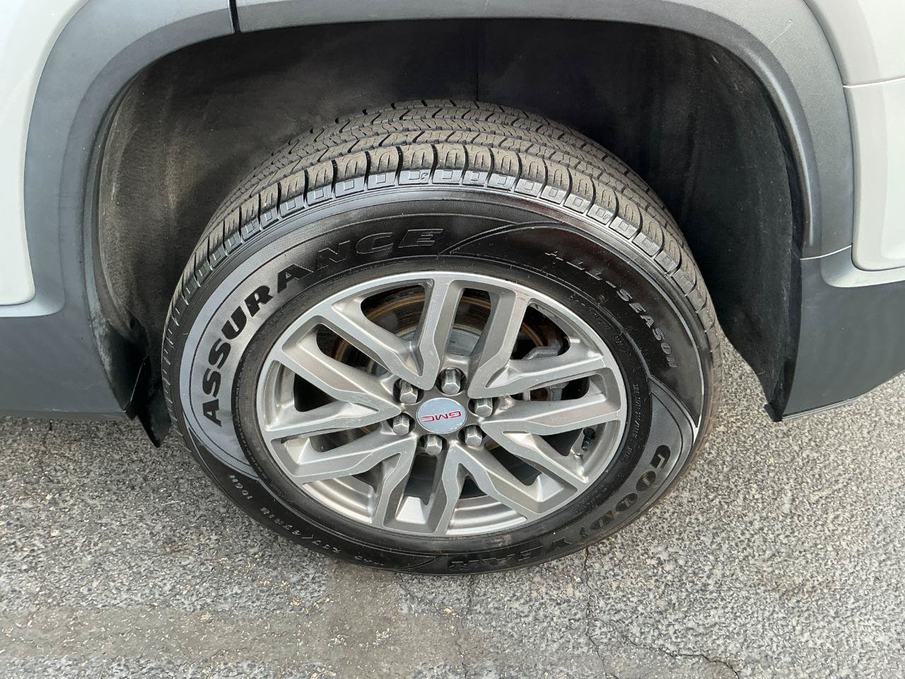 Used 2019 GMC Acadia SLE w/ LPO, Floor Liner Package FWD image 6