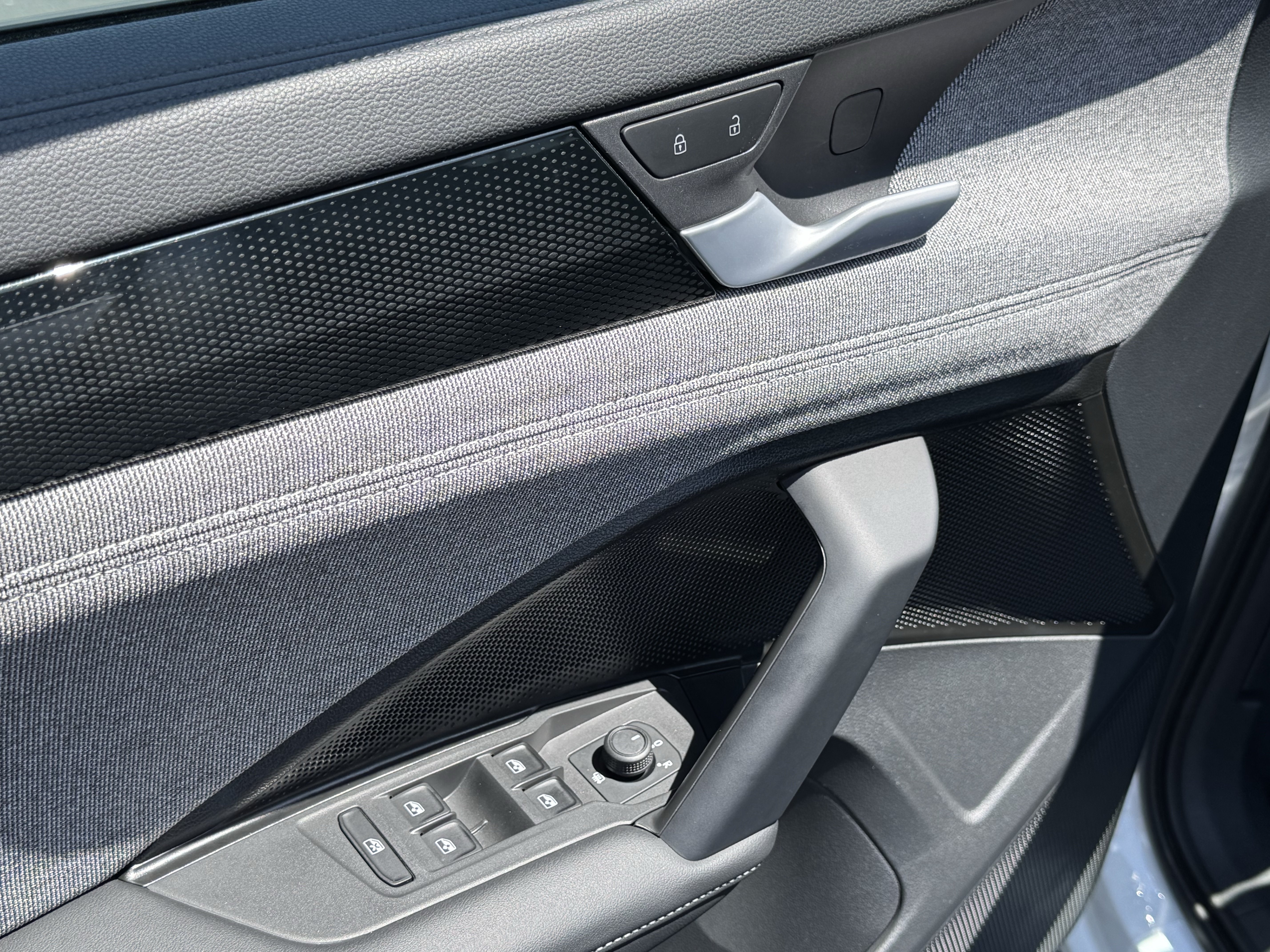 Certified 2025 Volkswagen Tiguan S FWD image 13