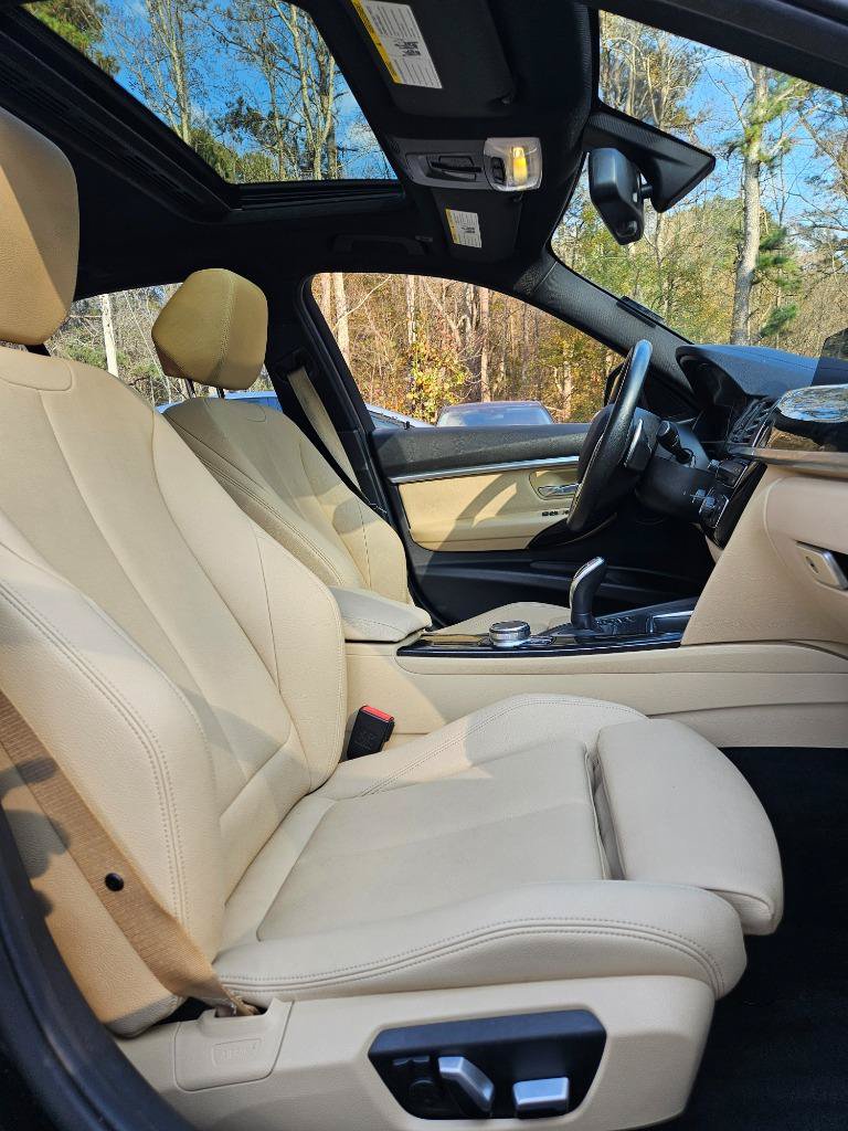Used 2018 BMW 330i xDrive Sedan w/ Premium Package AWD/4WD image 40
