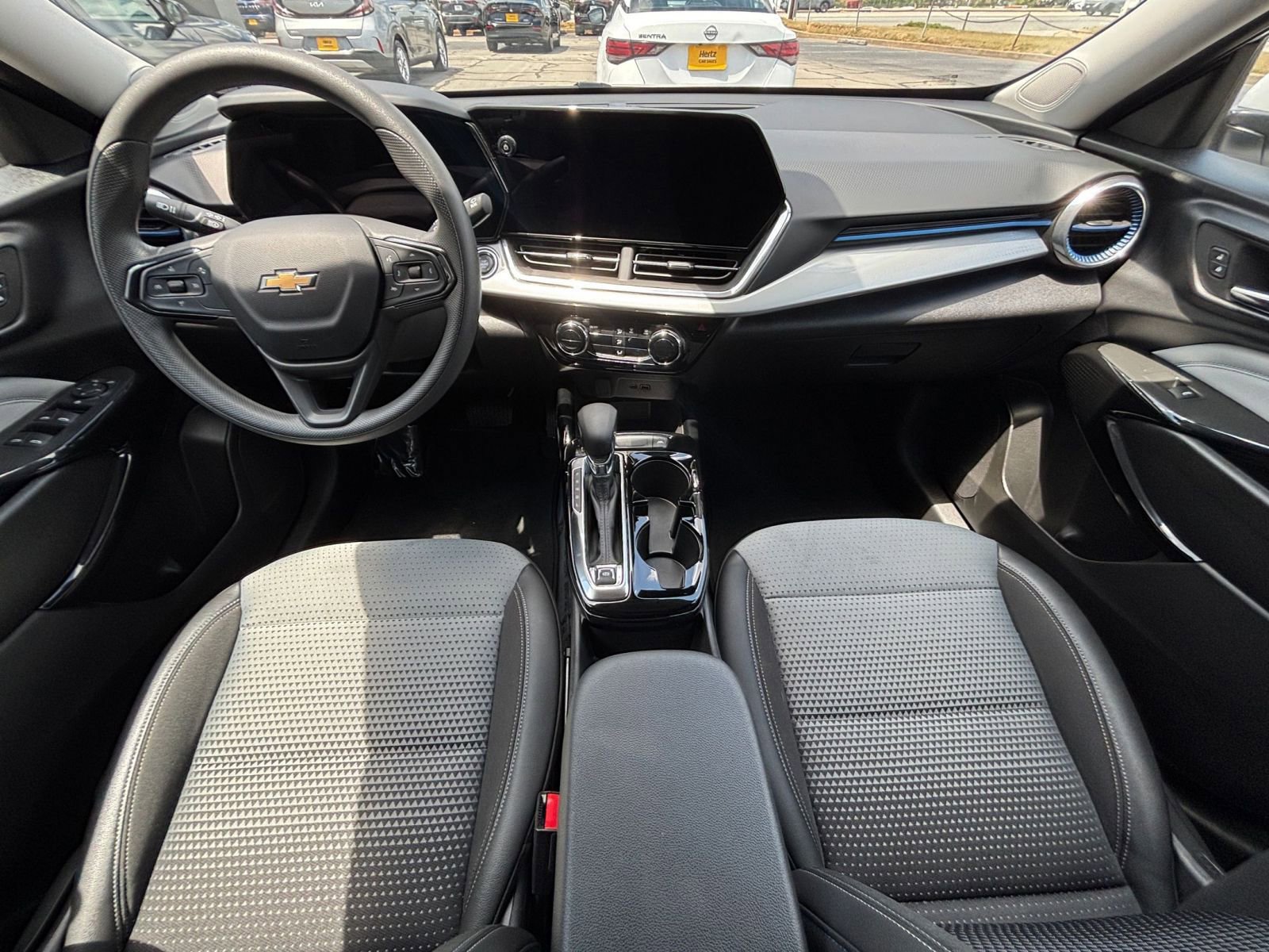 Used 2025 Chevrolet Trax LT FWD image 33