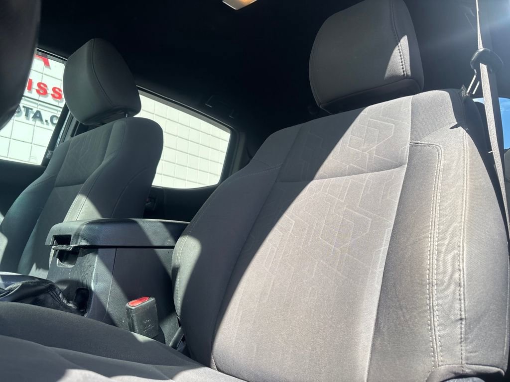 Used 2018 Toyota Tacoma TRD Sport w/ Technology Package image 8