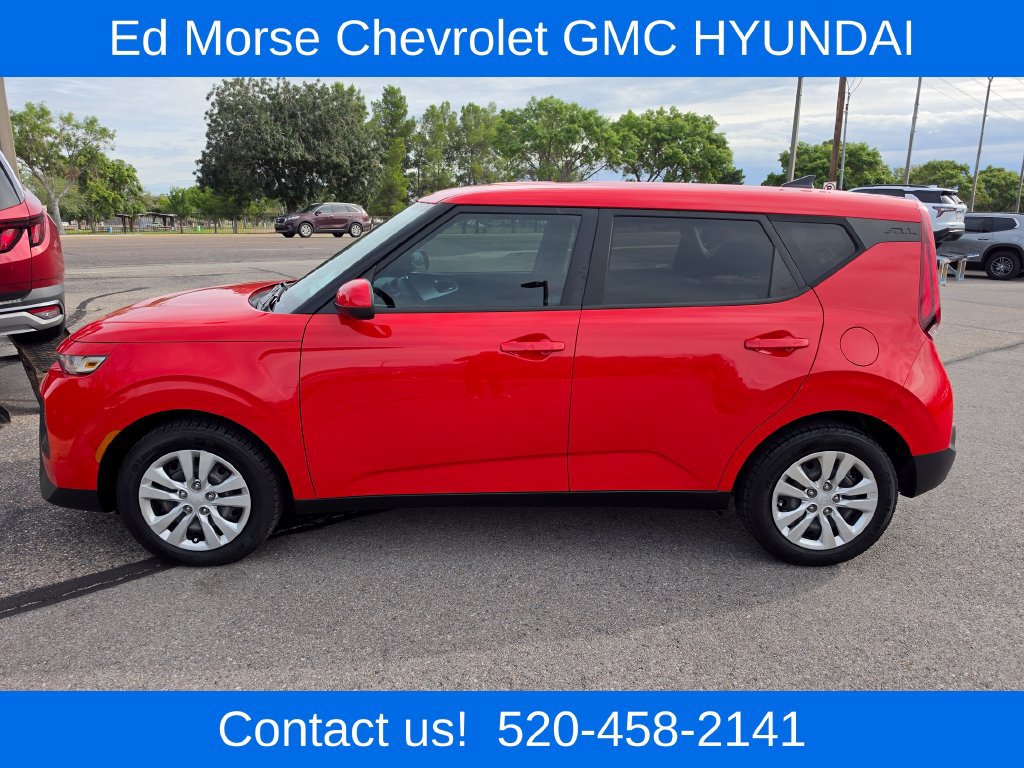 Used 2021 Kia Soul LX FWD image 2
