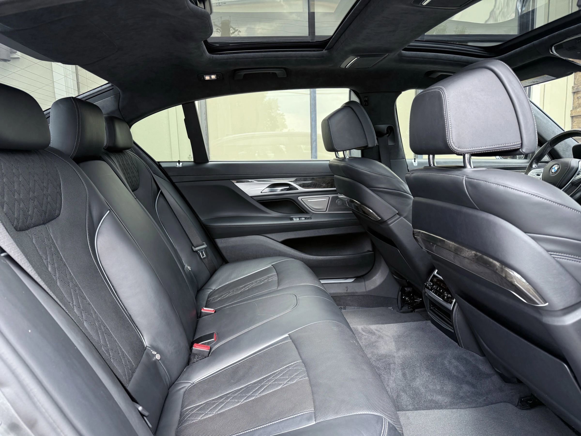 Used 2018 BMW 750i xDrive image 21