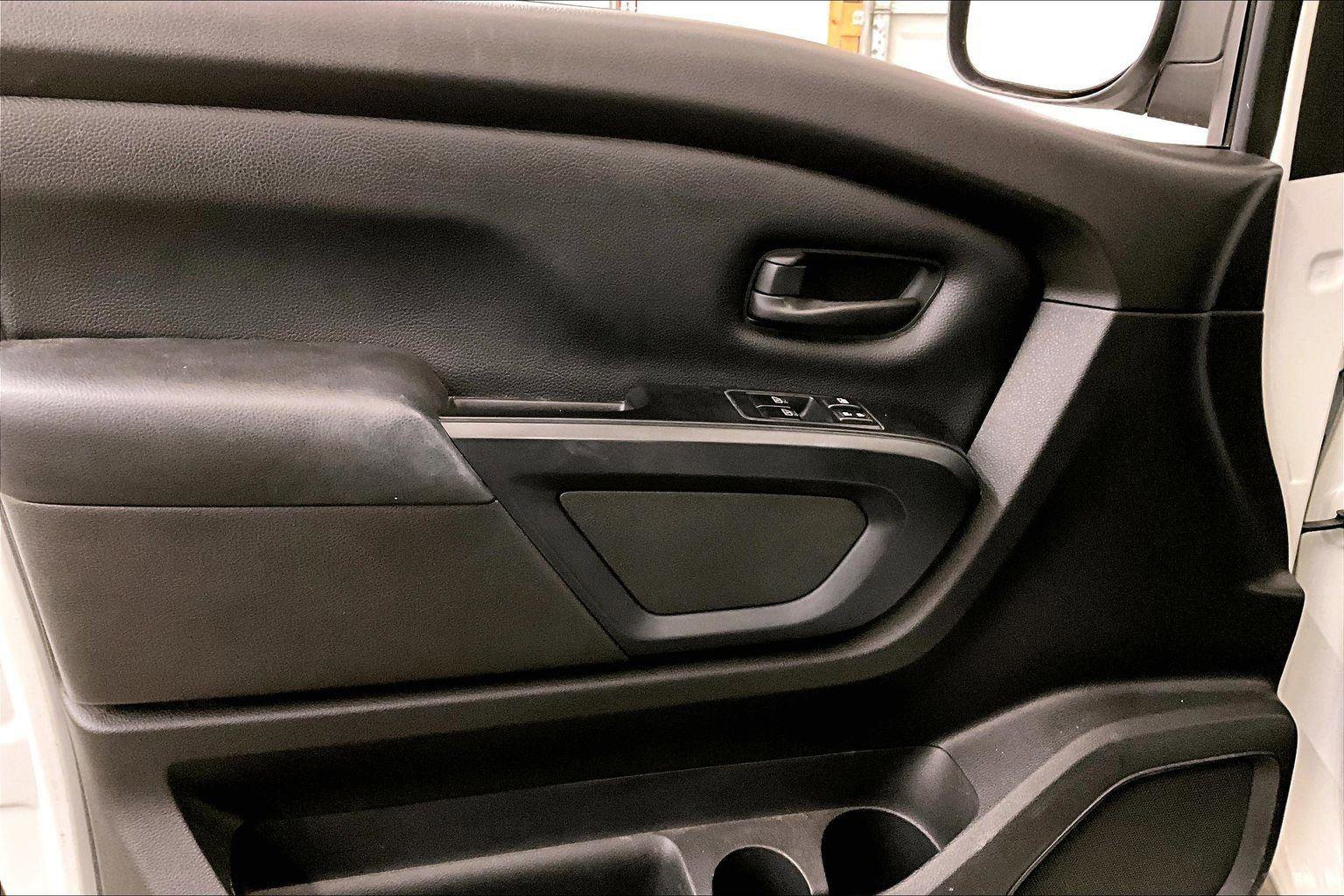 Used 2017 Nissan Titan S image 22