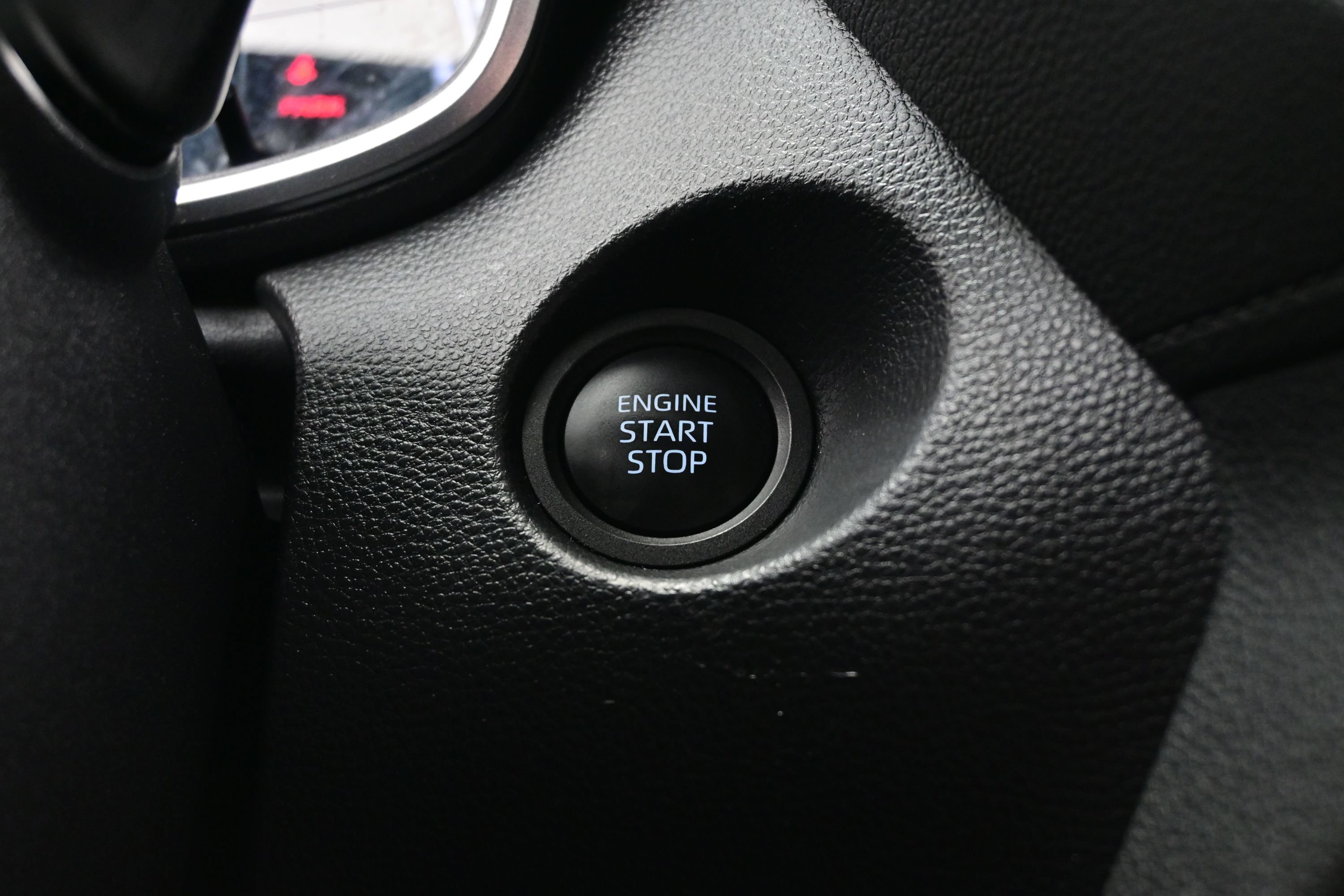 Used 2025 Toyota Corolla Cross XLE AWD/4WD image 23