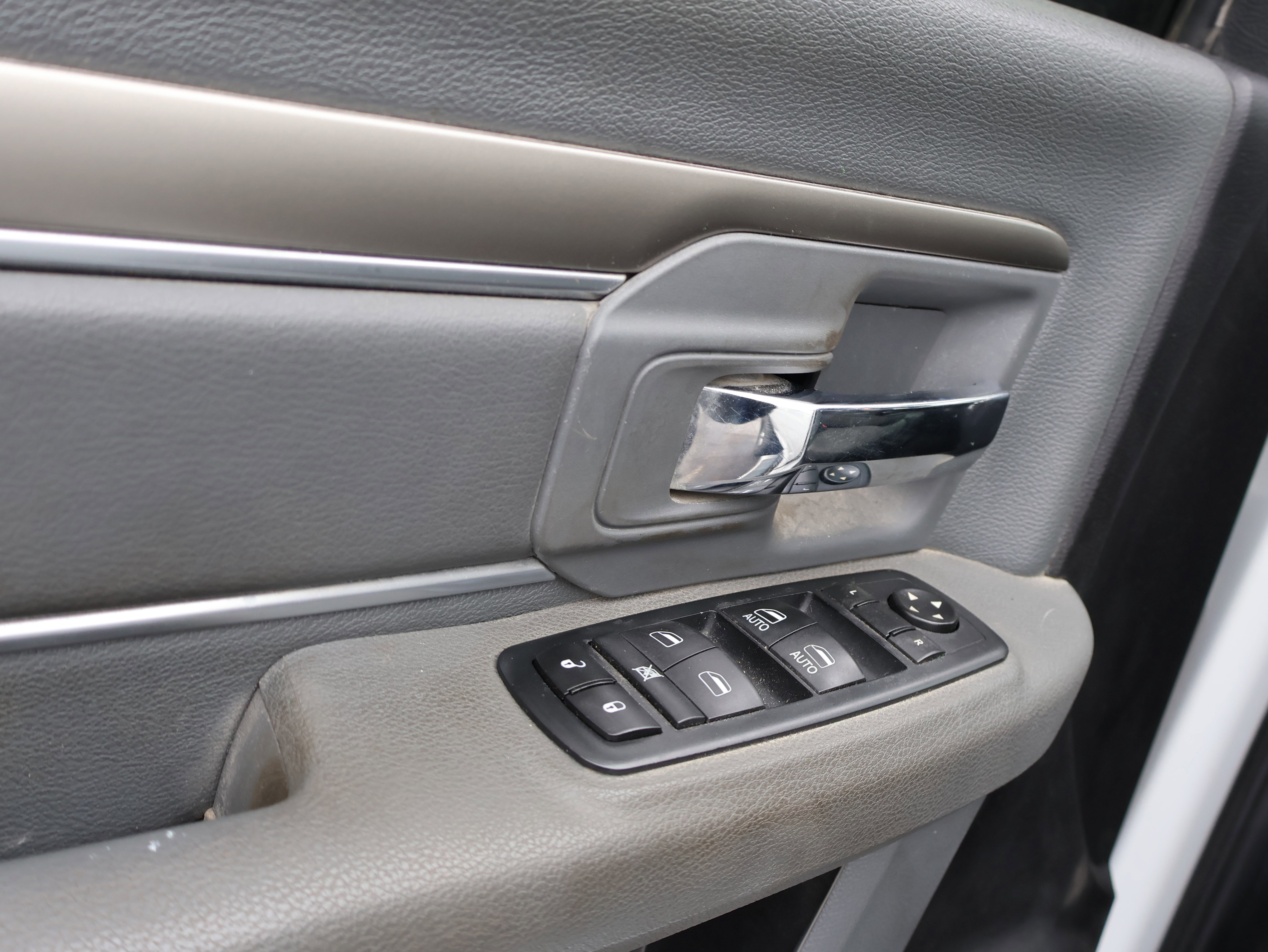 Used 2016 RAM 2500 SLT image 22