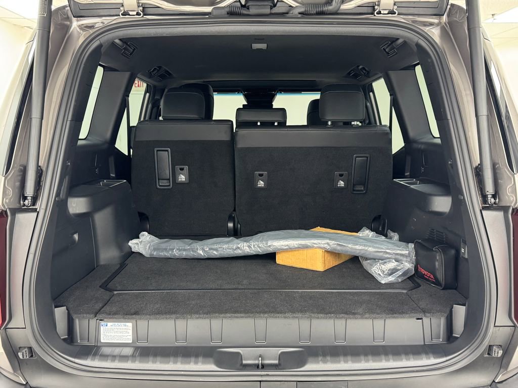 Used 2024 Toyota Land Cruiser image 31