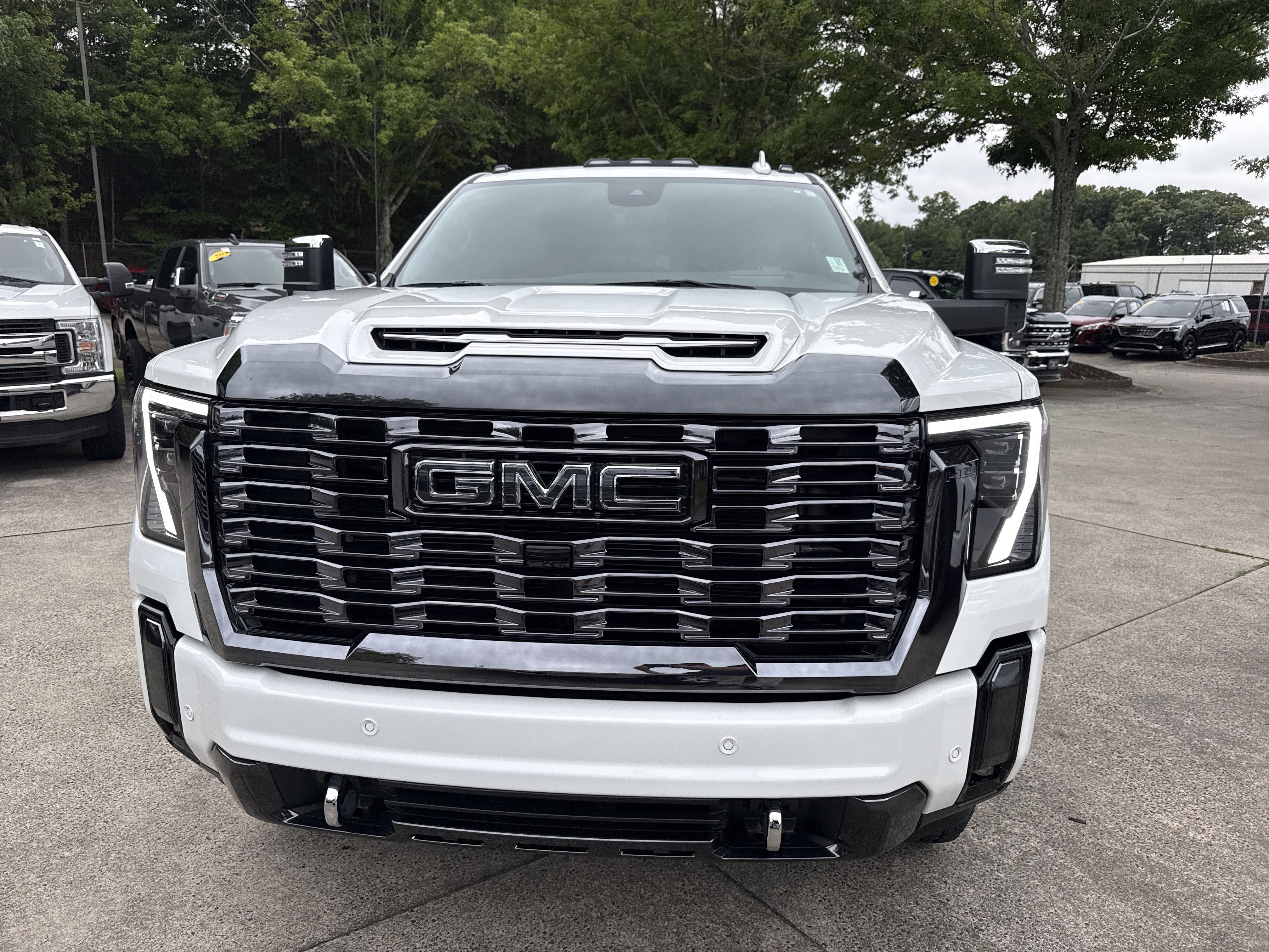 Used 2024 GMC Sierra 2500 Denali Ultimate AWD/4WD image 2