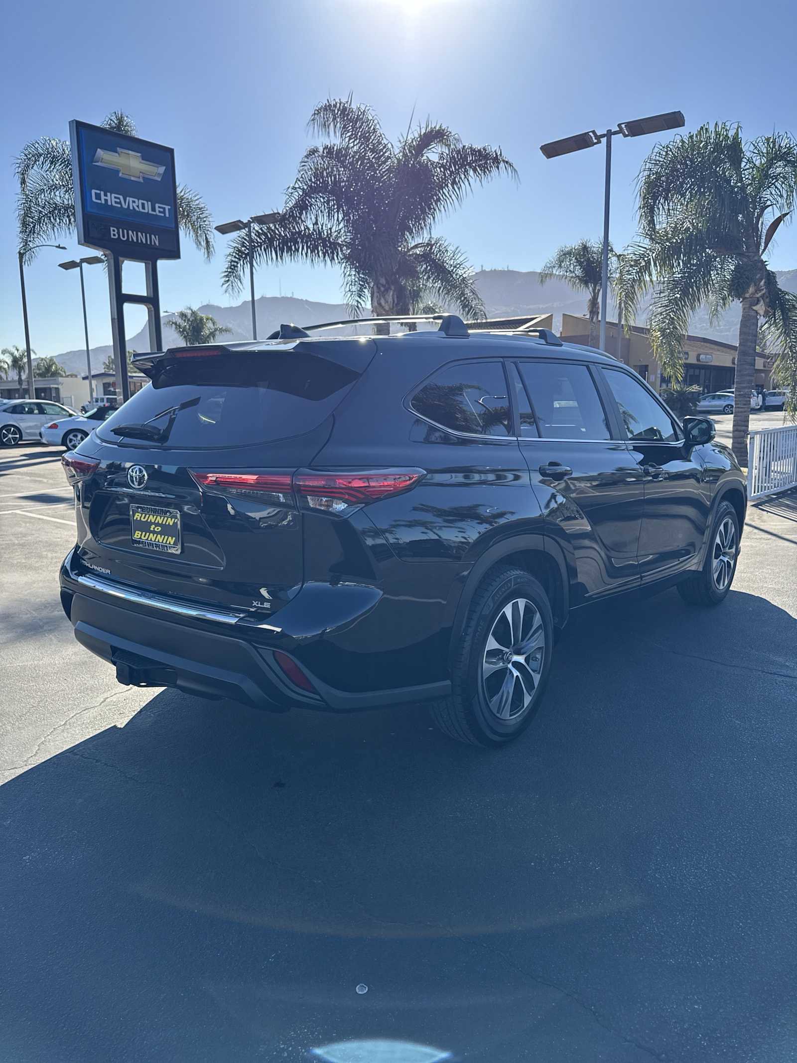 Used 2023 Toyota Highlander XLE image 3