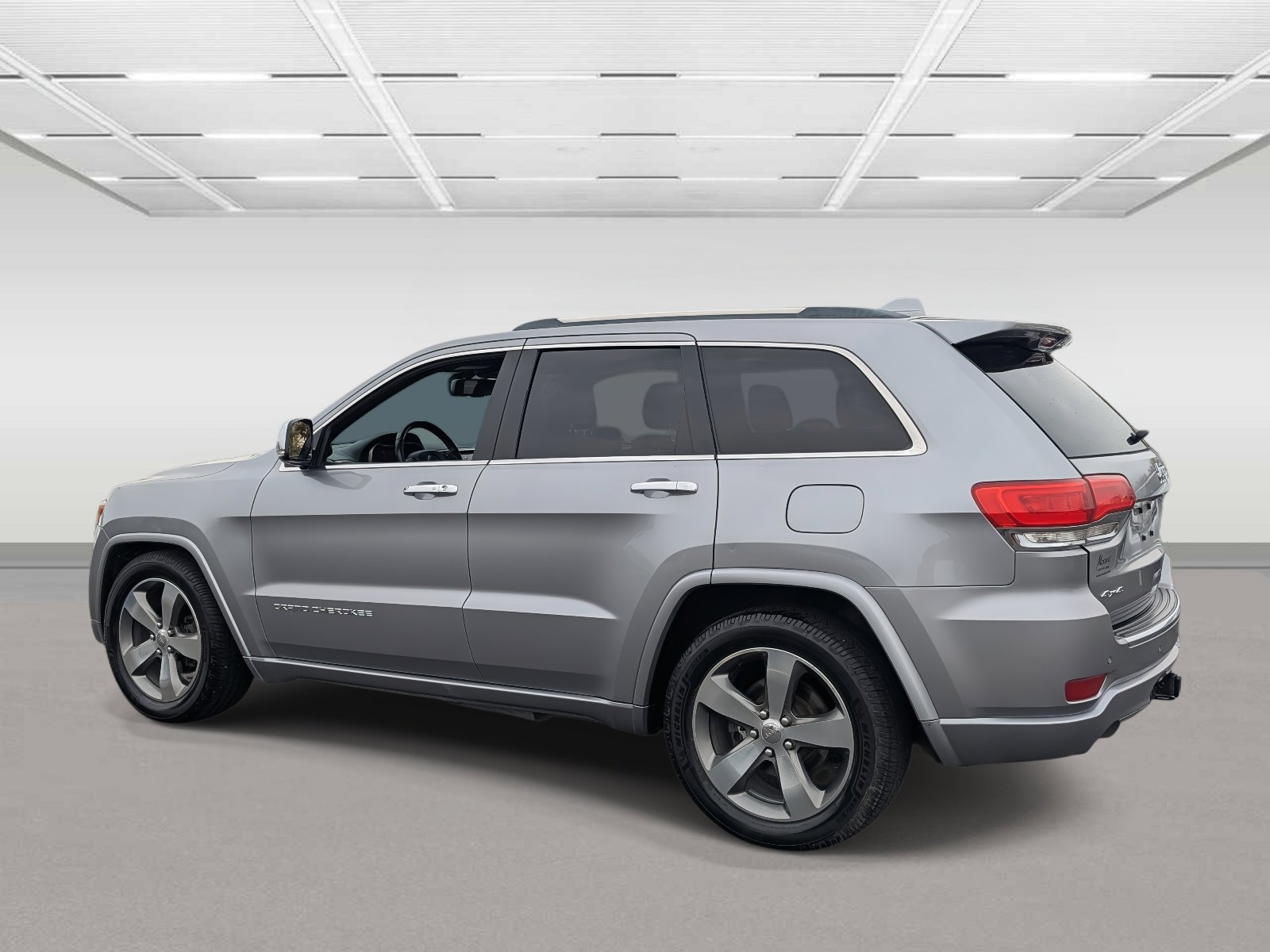 Used 2014 Jeep Grand Cherokee Overland image 3