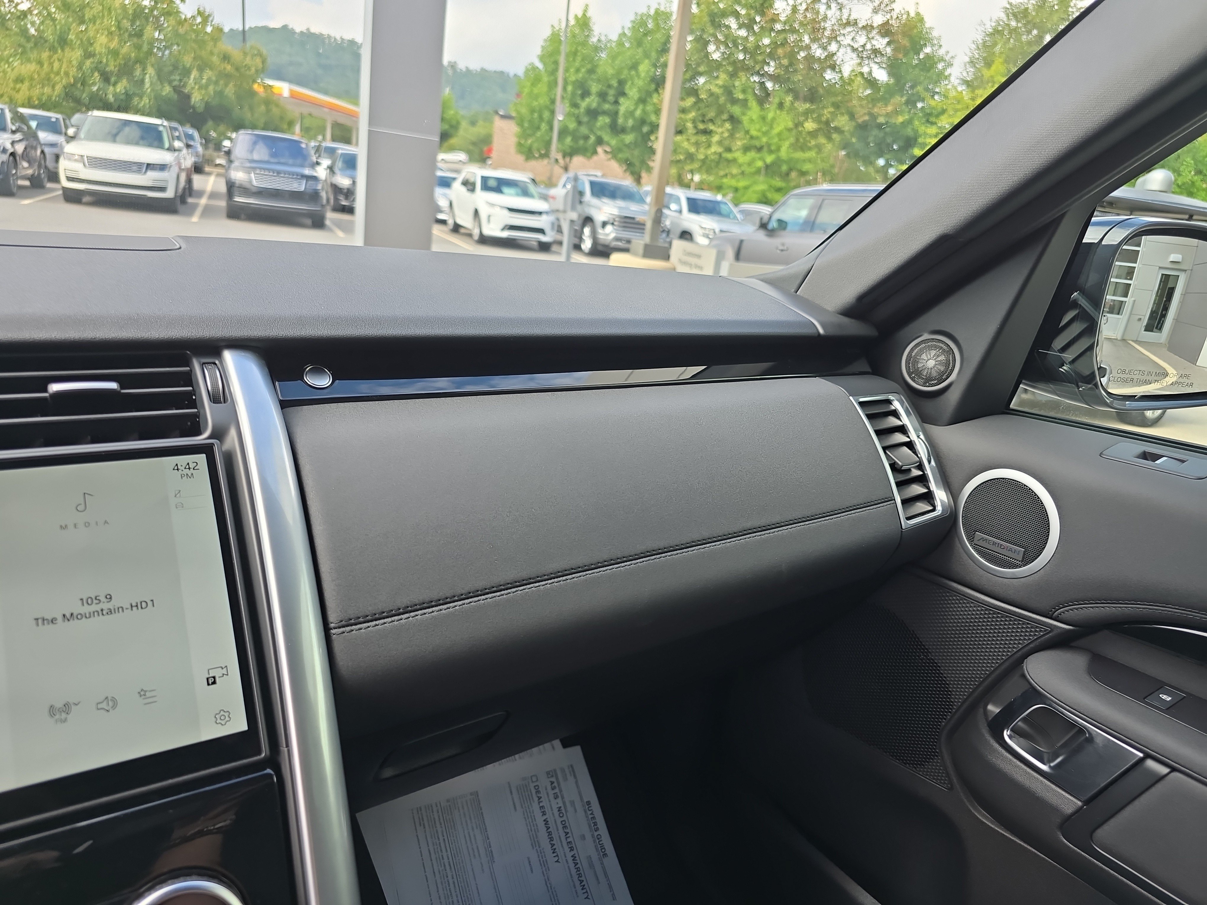 Certified 2025 Land Rover Discovery S AWD/4WD image 27