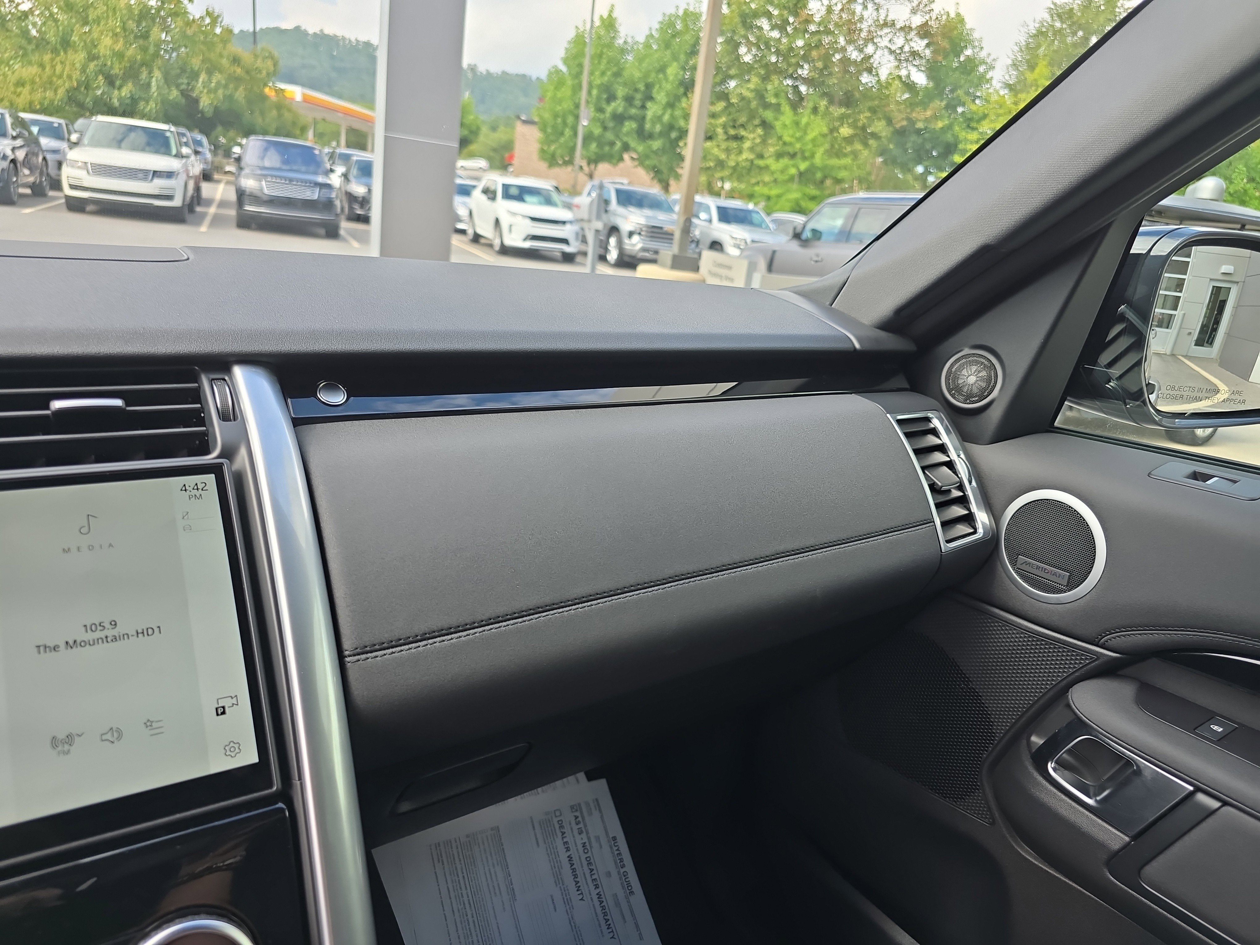 Certified 2025 Land Rover Discovery S AWD/4WD image 27