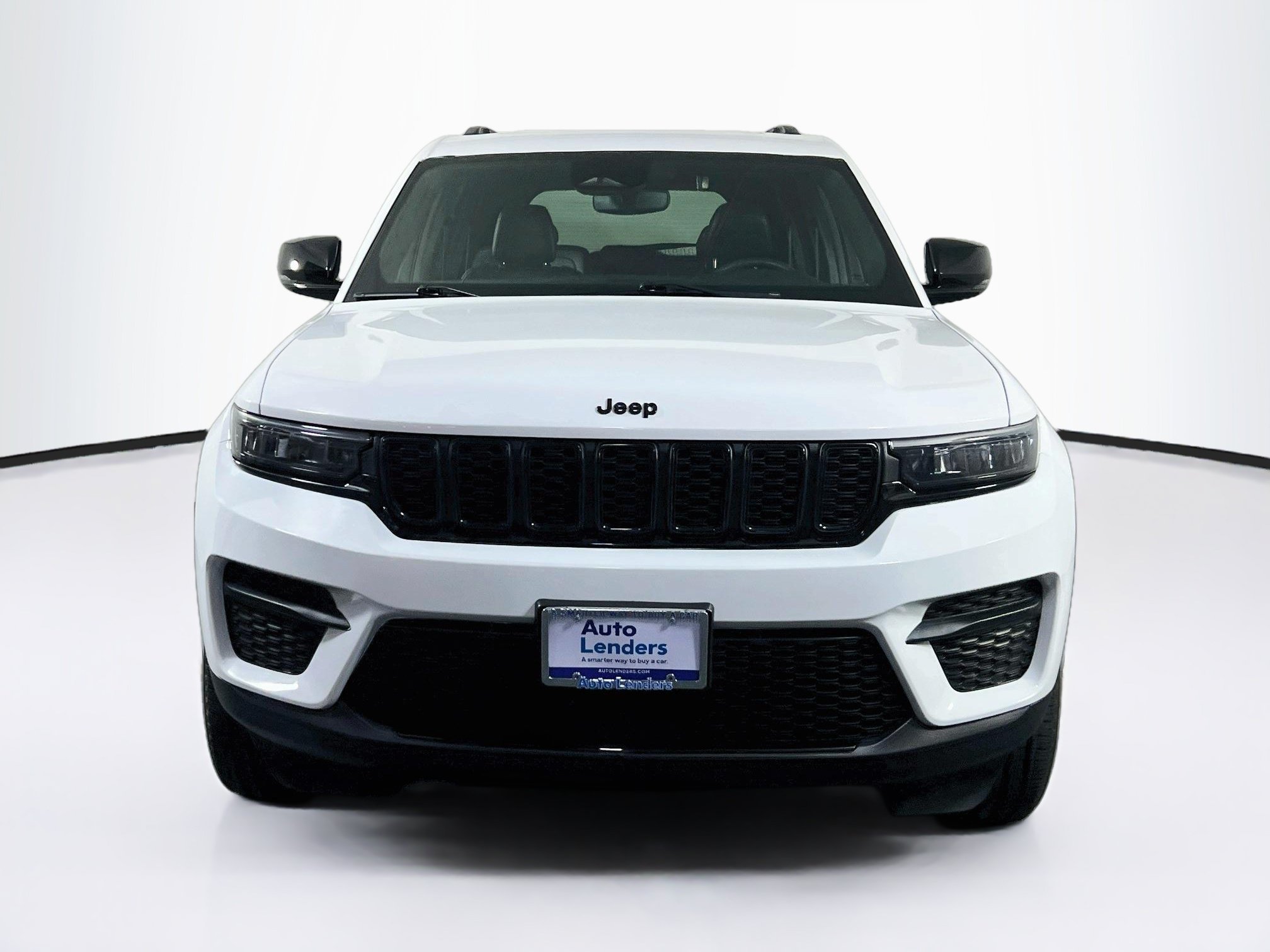 Used 2023 Jeep Grand Cherokee Altitude AWD/4WD image 2