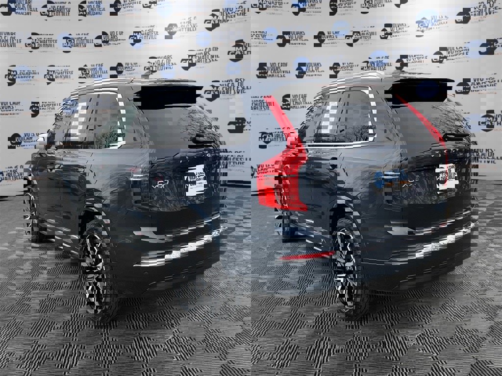 Certified 2025 Volvo XC90 B6 Plus image 3