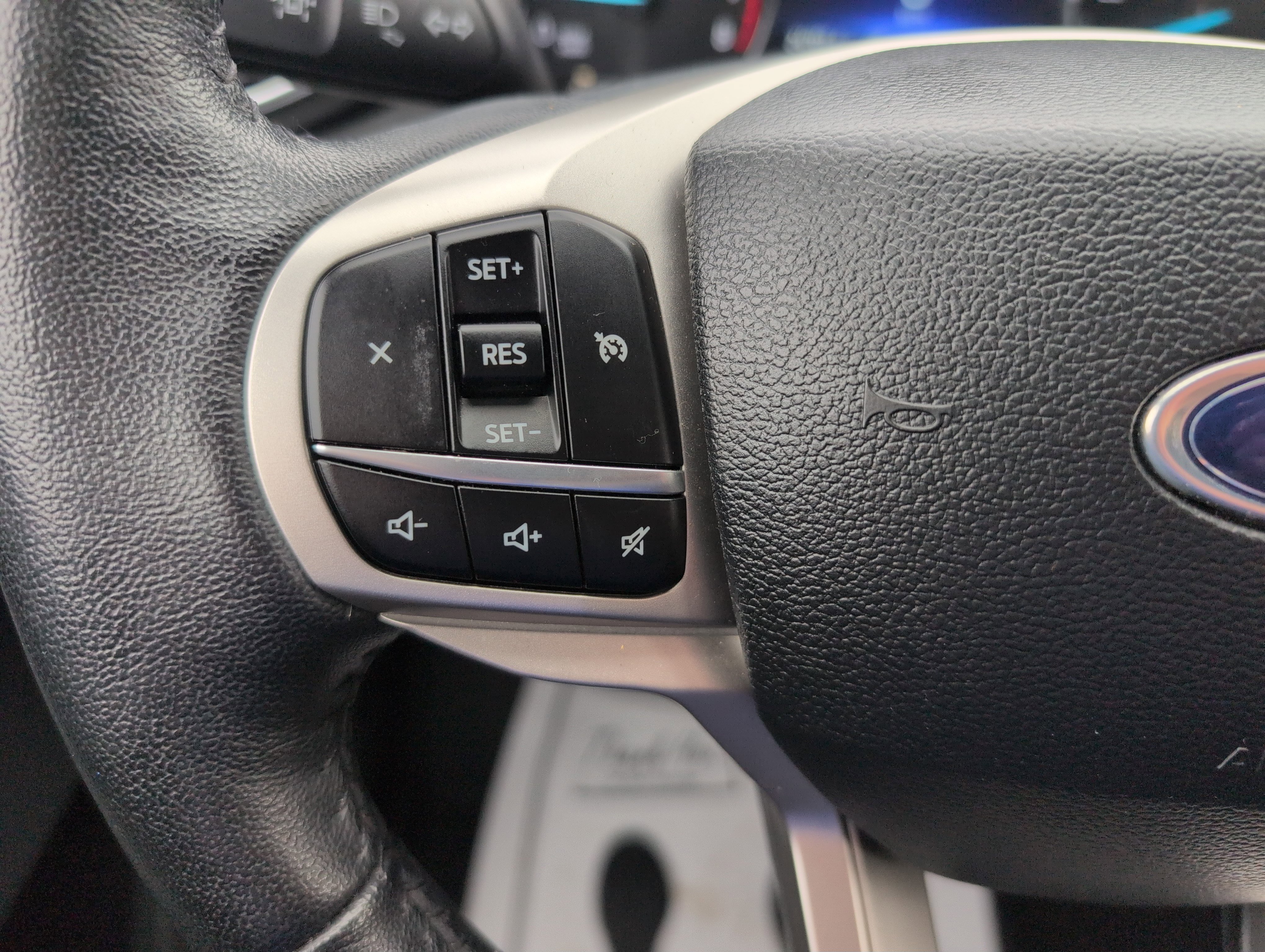 Used 2024 Ford Explorer XLT w/ Equipment Group 202A image 21