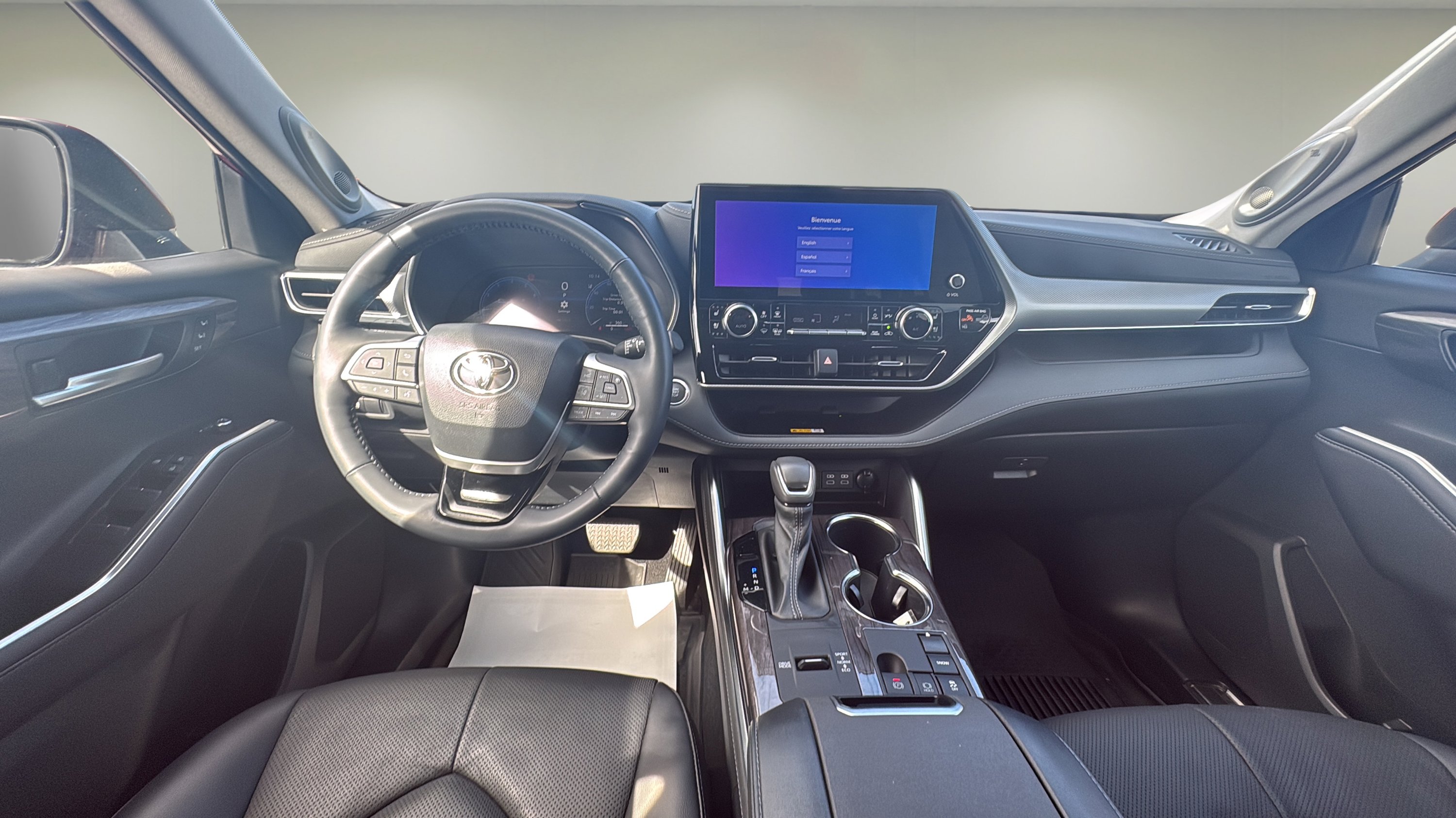 Used 2023 Toyota Highlander Platinum image 14
