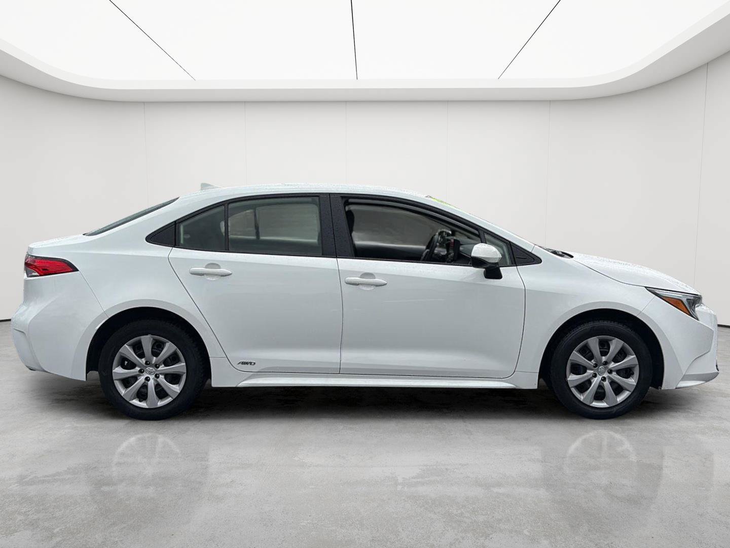 Used 2023 Toyota Corolla LE AWD/4WD image 9