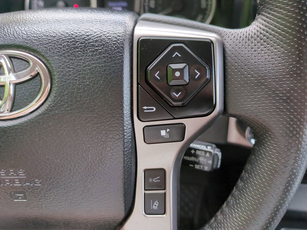 Used 2023 Toyota Tacoma SR5 w/ Technology Package AWD/4WD image 24
