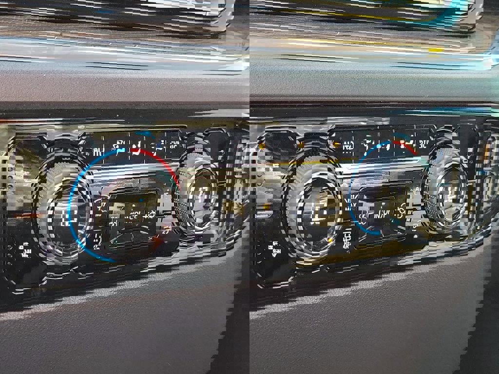 Used 2024 Chevrolet Silverado 1500 LT image 30