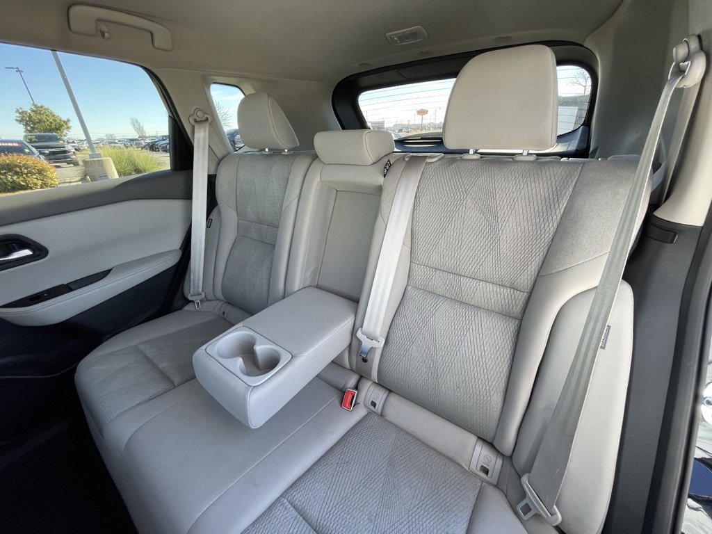 Used 2024 Nissan Rogue SV image 25