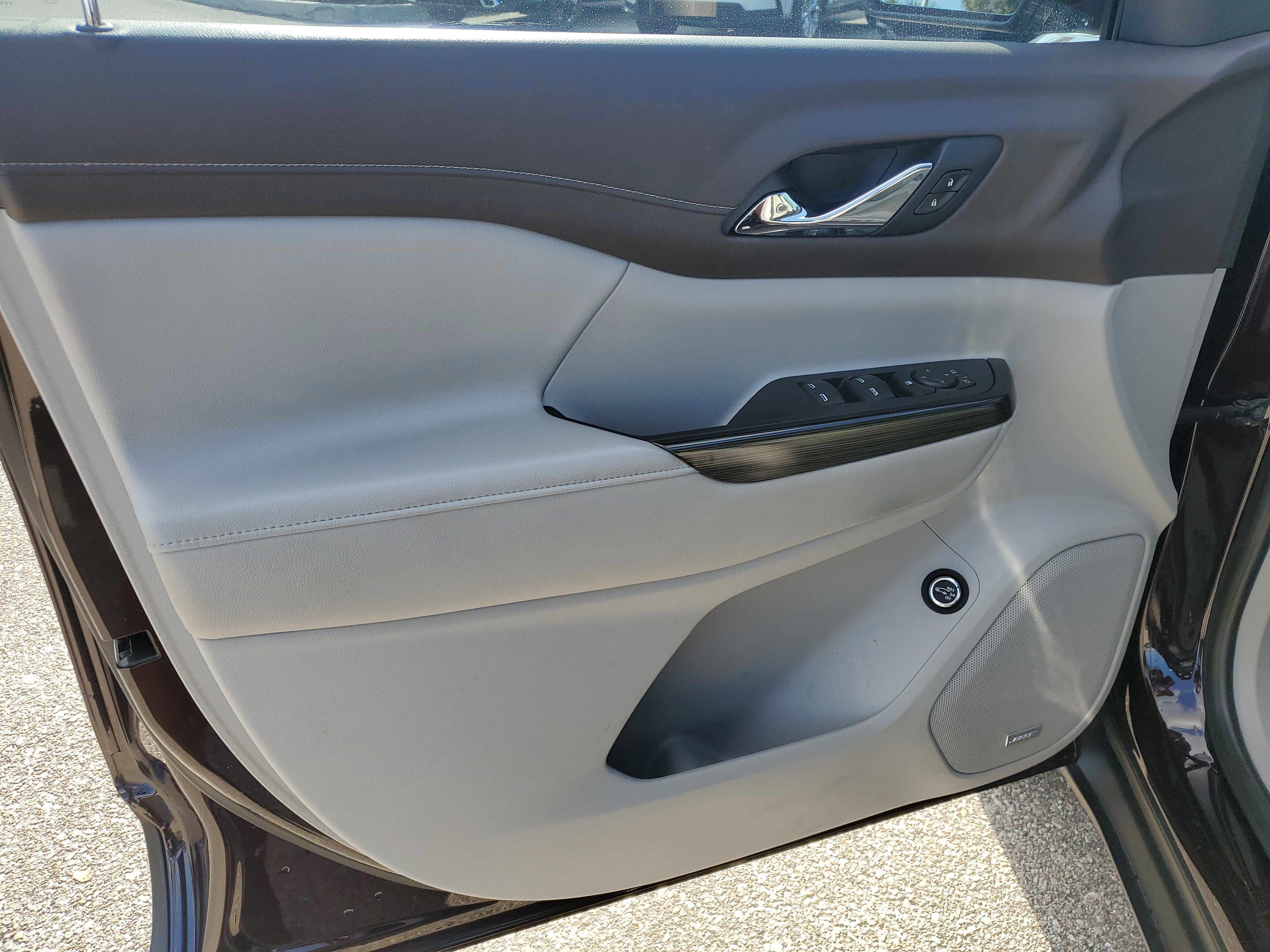 Used 2020 GMC Acadia SLT w/ Driver Alert Package II image 24