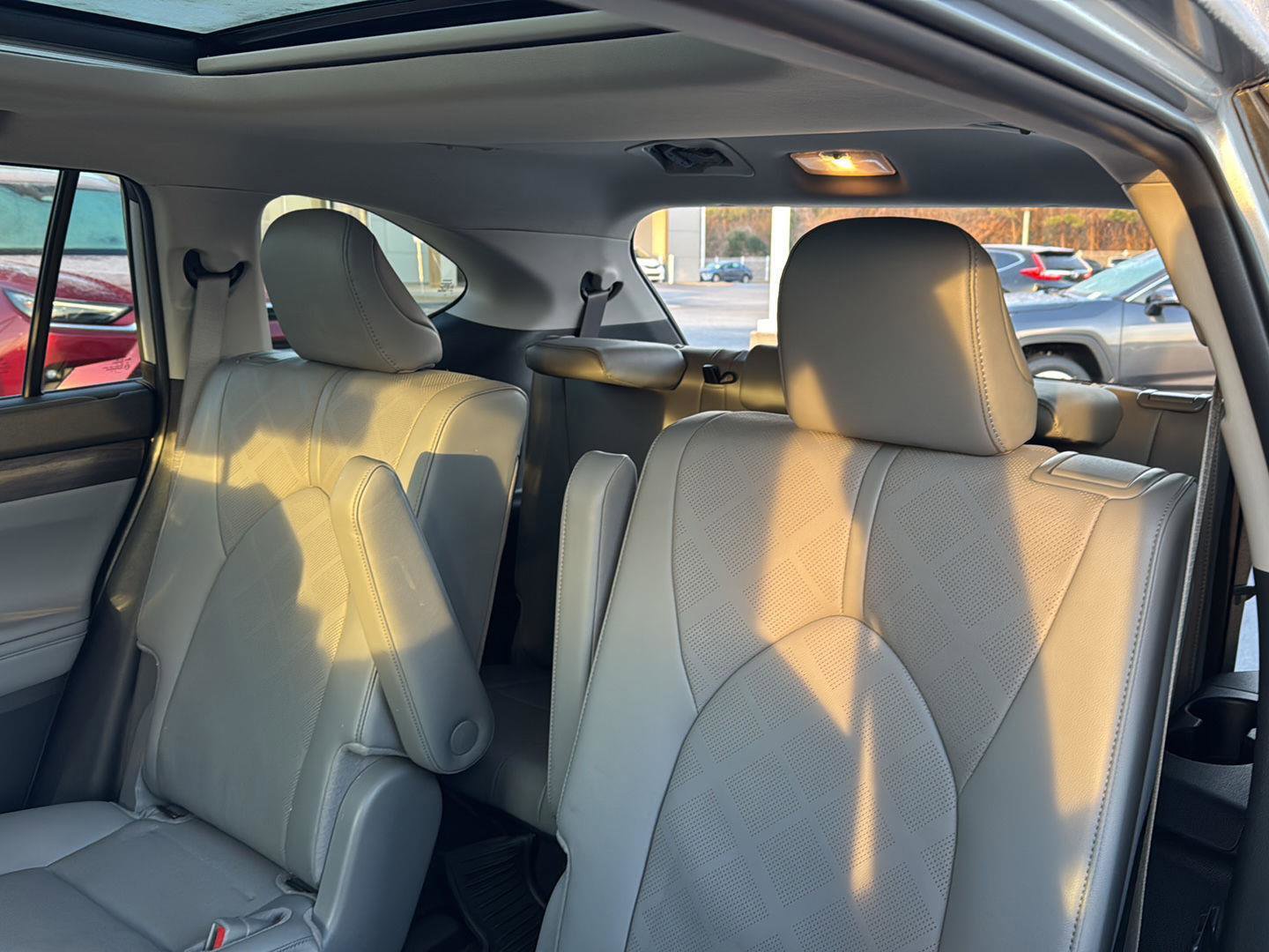 Used 2024 Toyota Highlander Platinum image 29