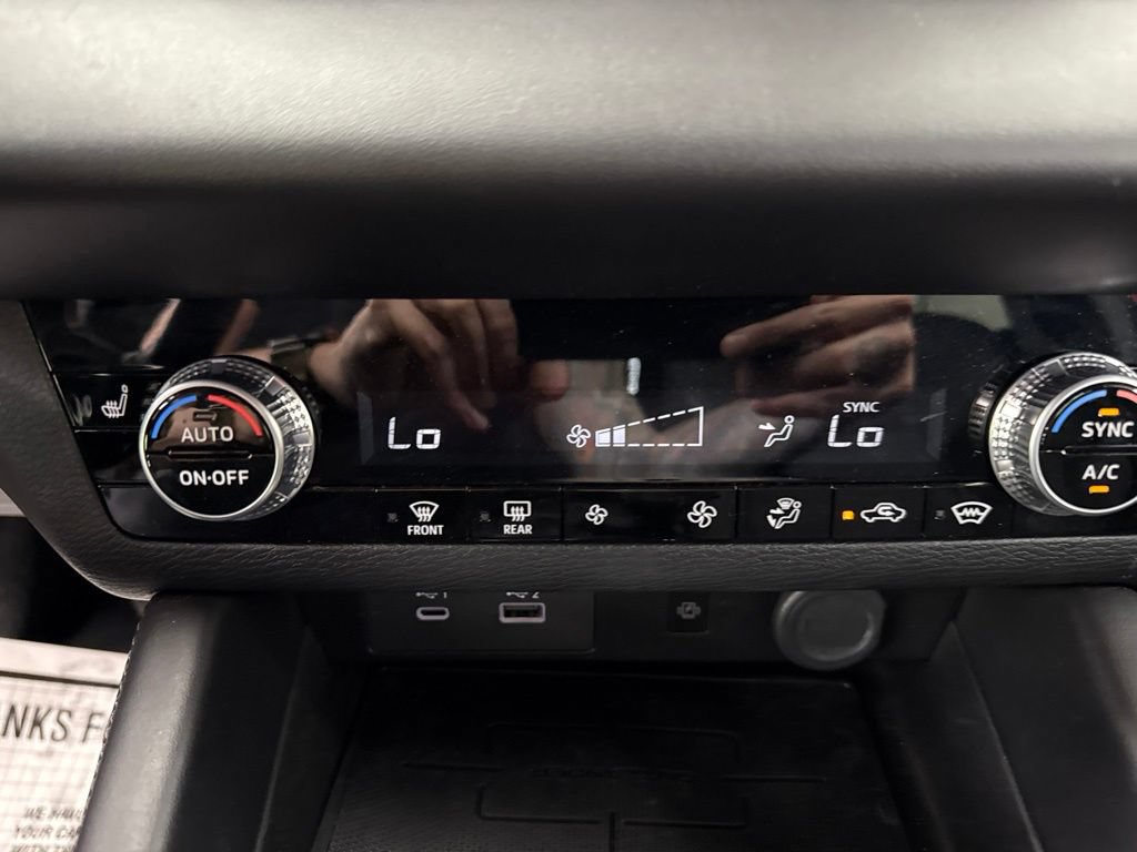 Used 2024 Mitsubishi Outlander AWD image 34