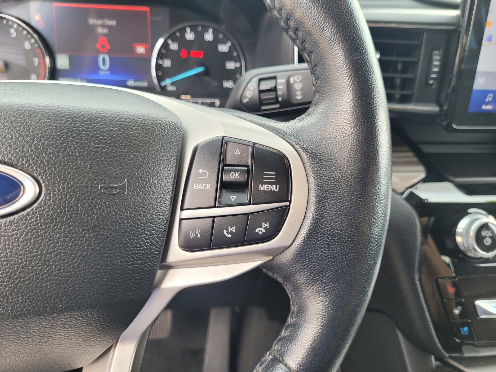 Used 2023 Ford Explorer Limited image 23