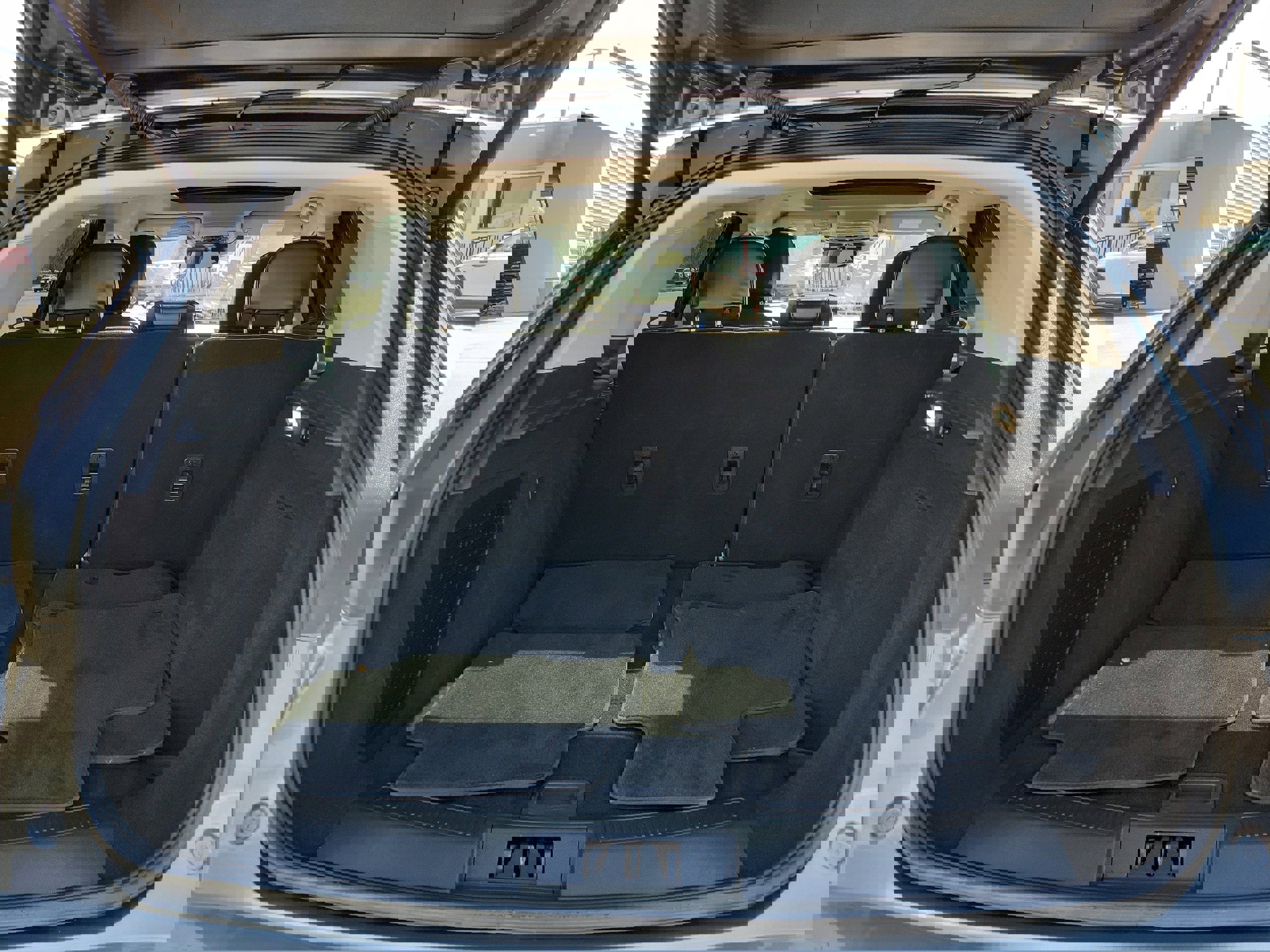 Used 2023 Lincoln Corsair AWD w/ Equipment Group 102A image 6