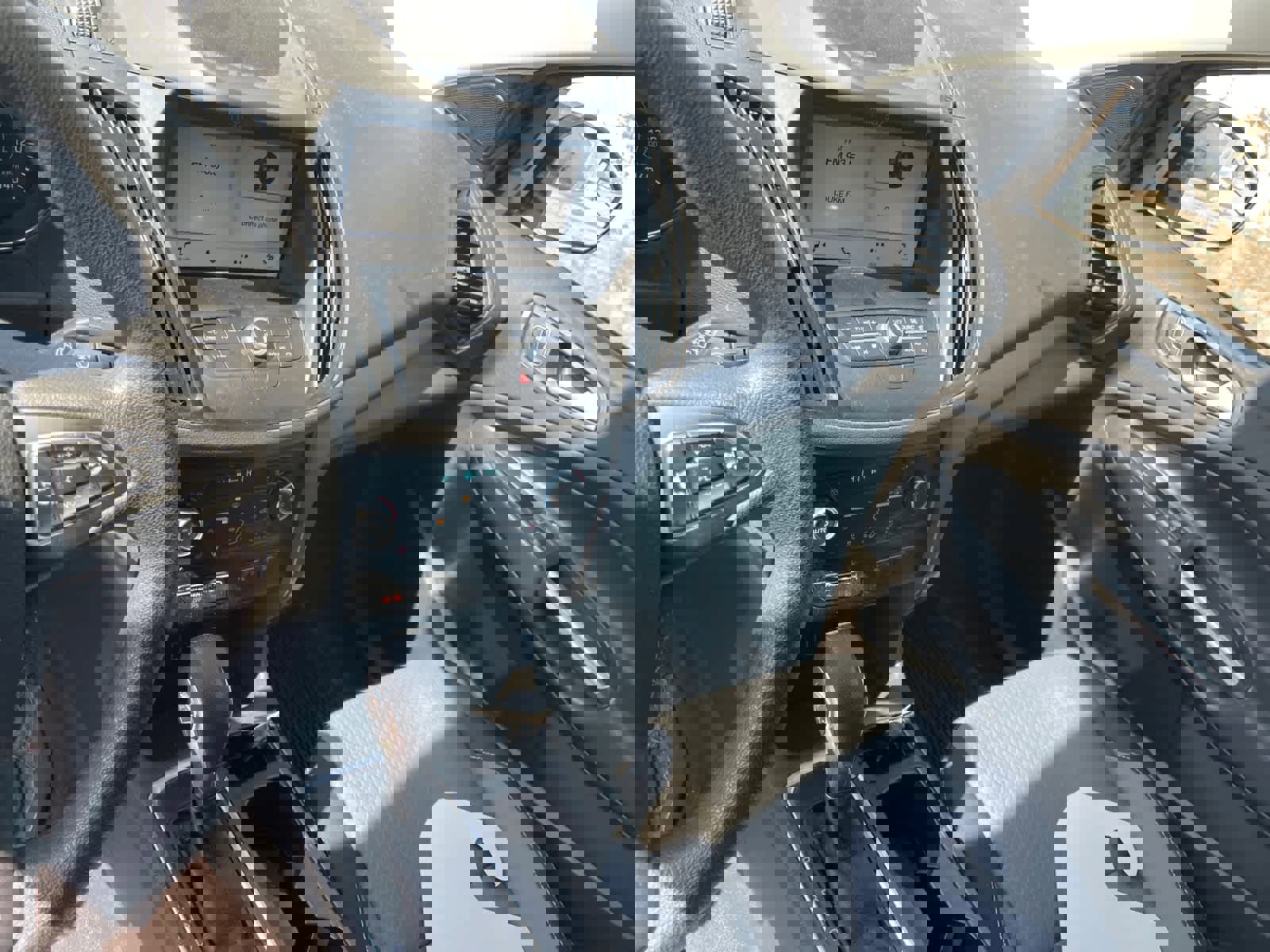 Used 2019 Ford Escape SE image 12