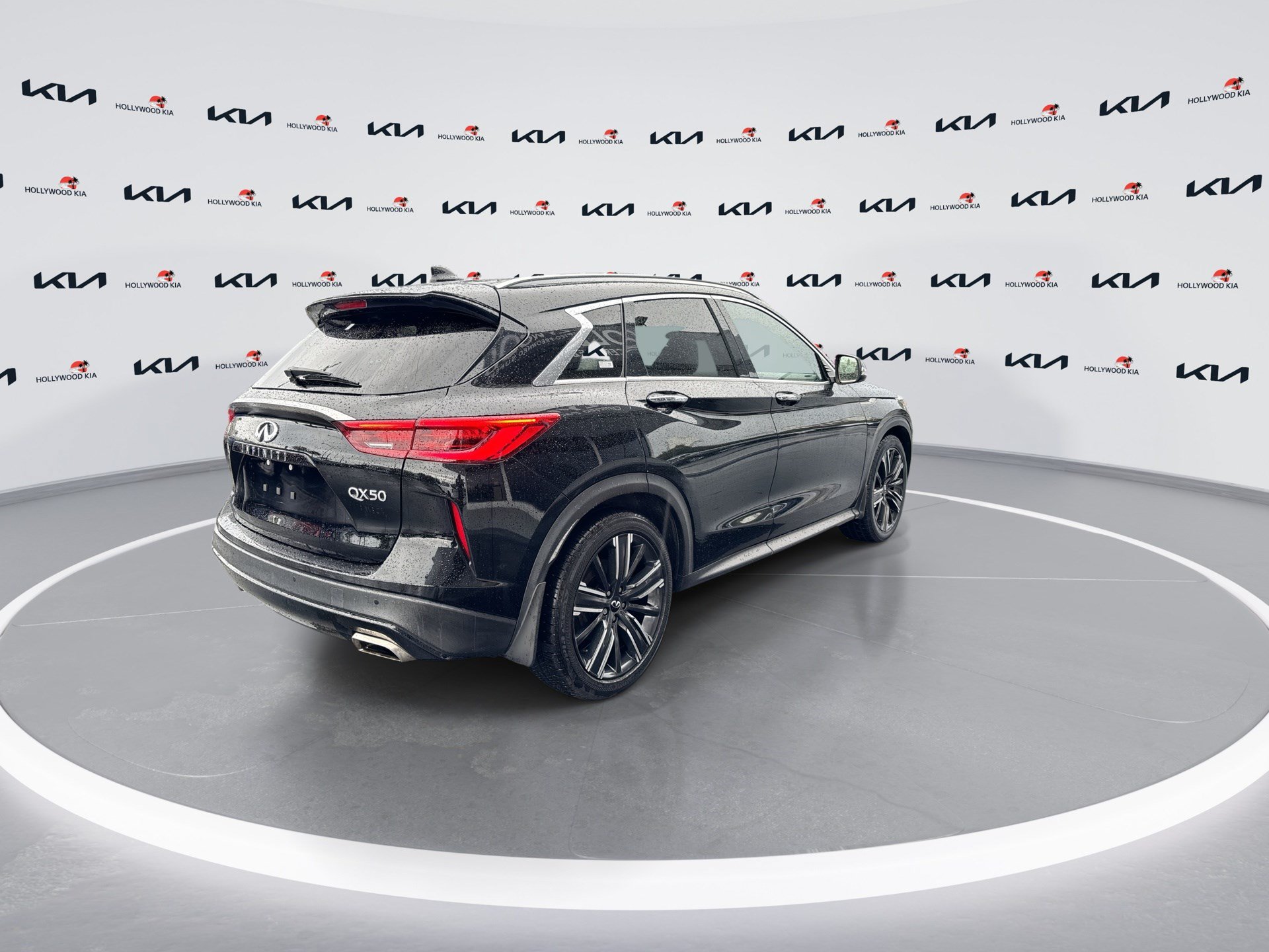 Used 2021 INFINITI QX50 Luxe w/ Appearance Package AWD/4WD image 8