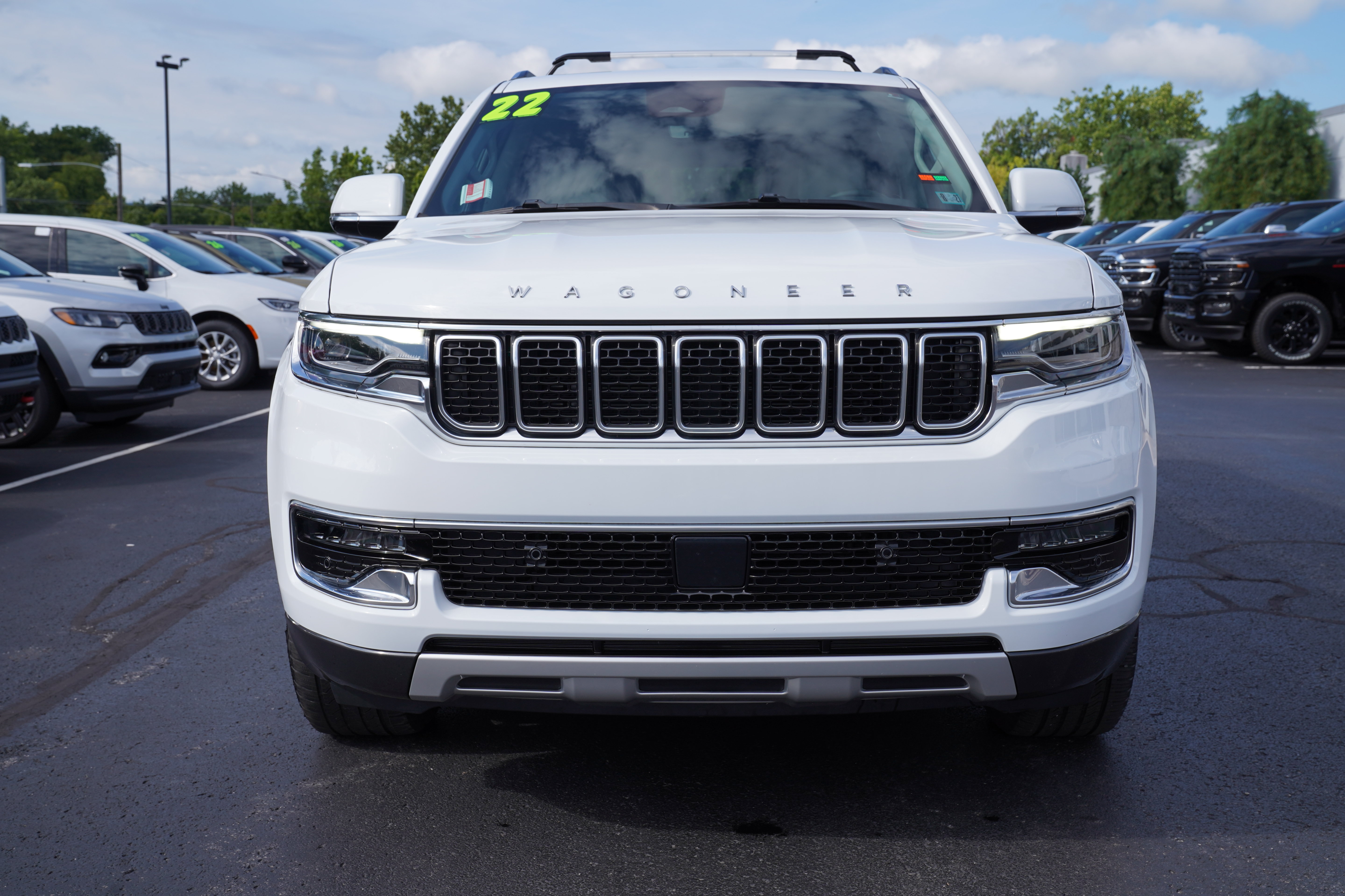 Used 2022 Jeep Wagoneer Series II AWD/4WD image 12