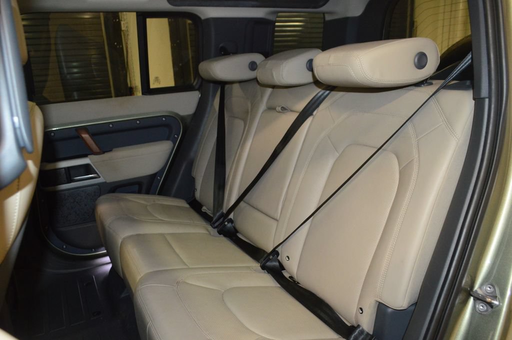 Used 2023 Land Rover Defender 110 SE AWD/4WD image 31