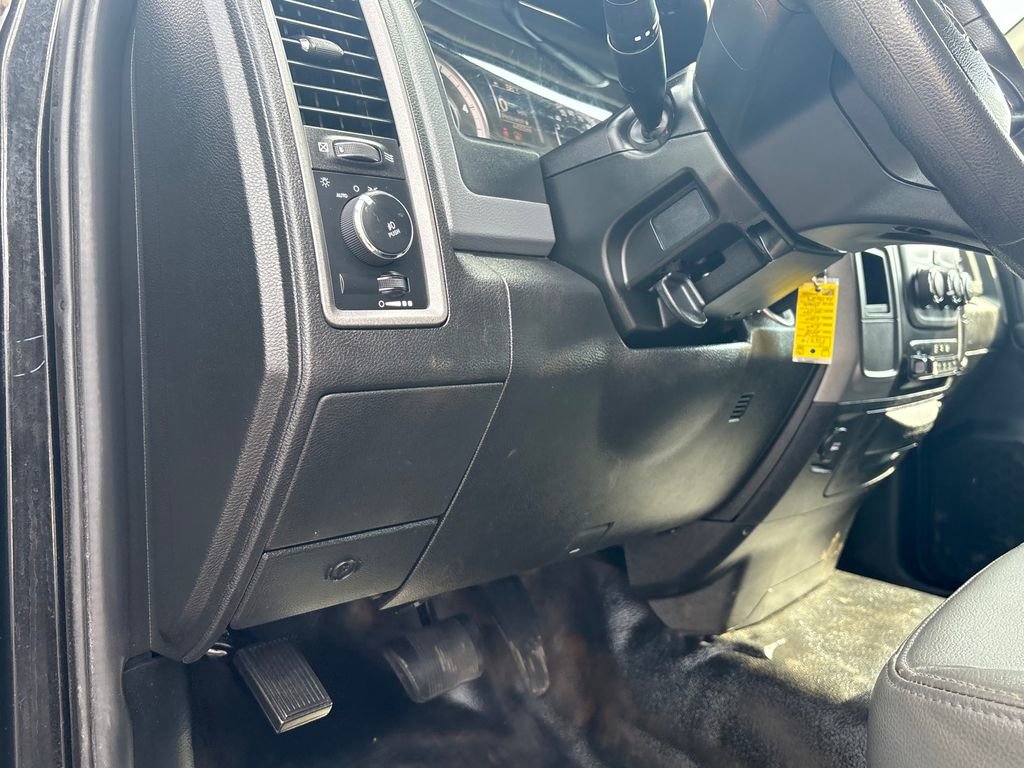 Used 2018 RAM 5500 Tradesman w/ Power & Remote Entry Group RWD image 16