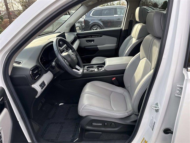 Used 2025 Honda Pilot Touring image 14