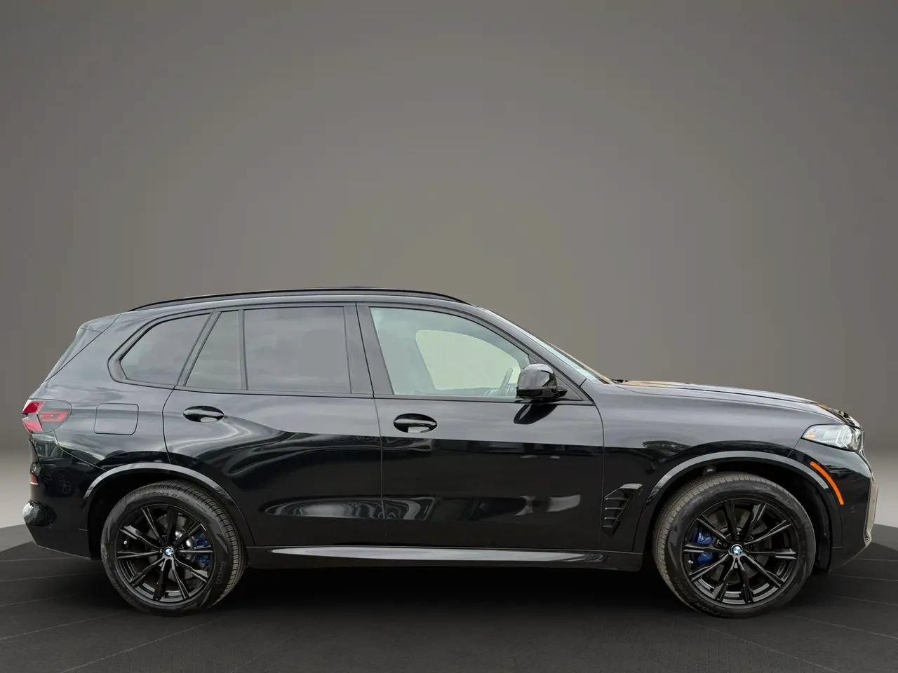 Used 2024 BMW X5 M60i w/ Executive Package AWD/4WD image 4
