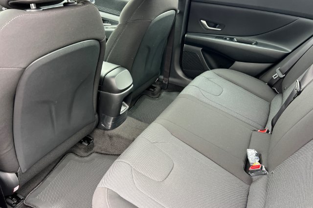 New 2026 Hyundai Elantra SE FWD image 11