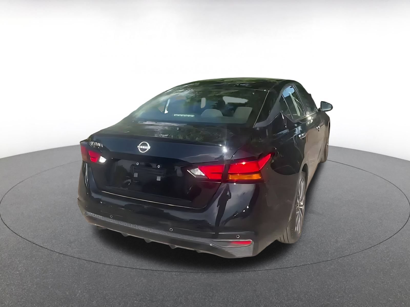 Used 2025 Nissan Altima 2.5 SV FWD image 12