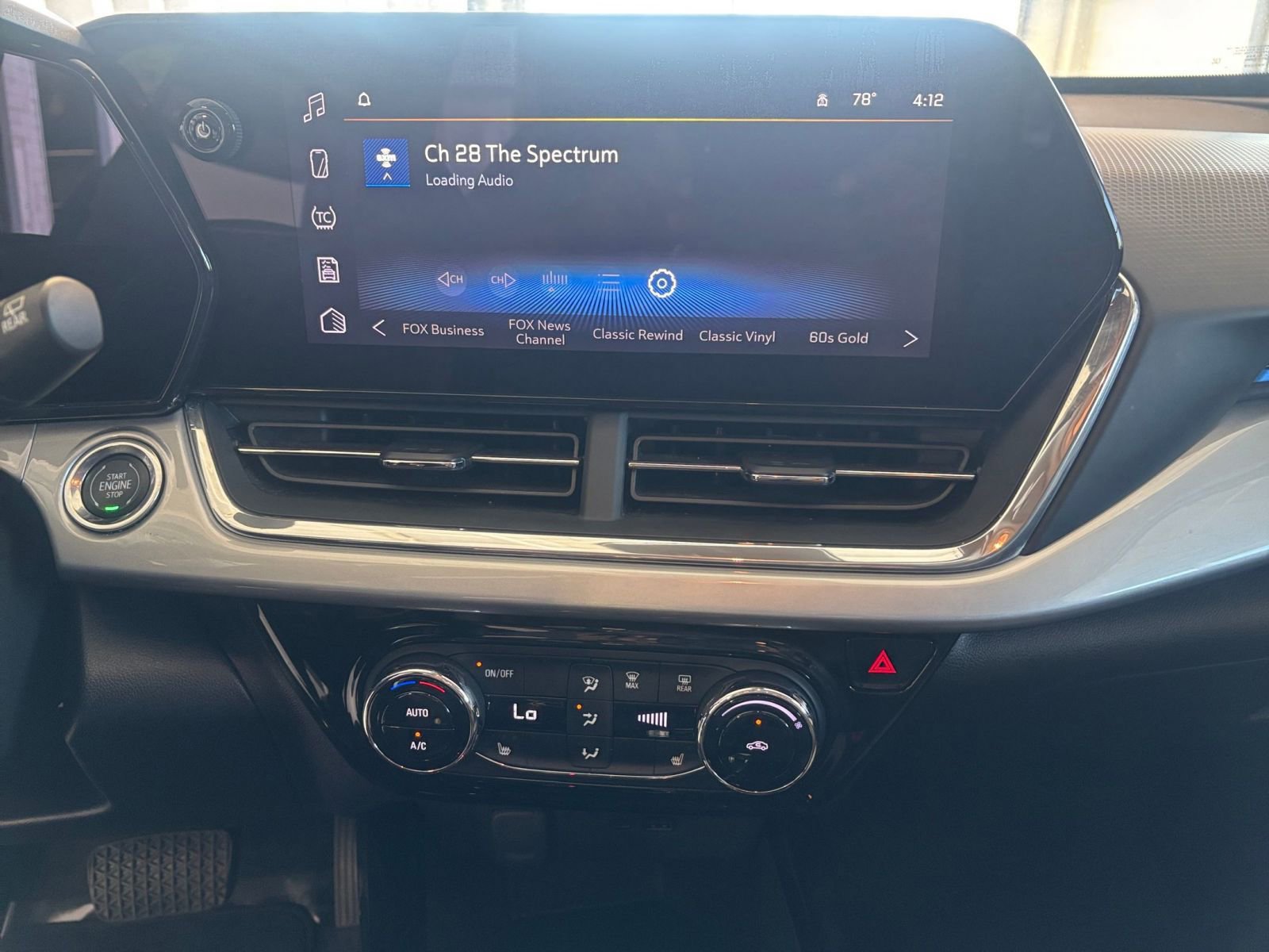 Used 2025 Chevrolet Trax LT w/ LT Convenience Package FWD image 17