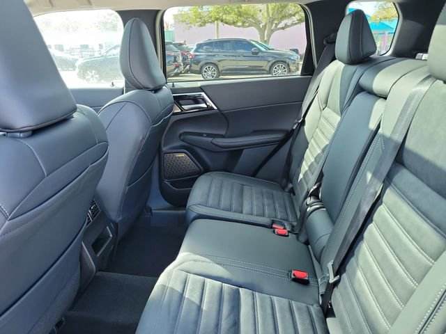 New 2026 Mitsubishi Outlander SE image 14