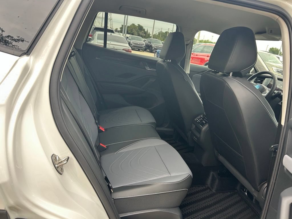 New 2026 Volkswagen Tiguan SE FWD image 33